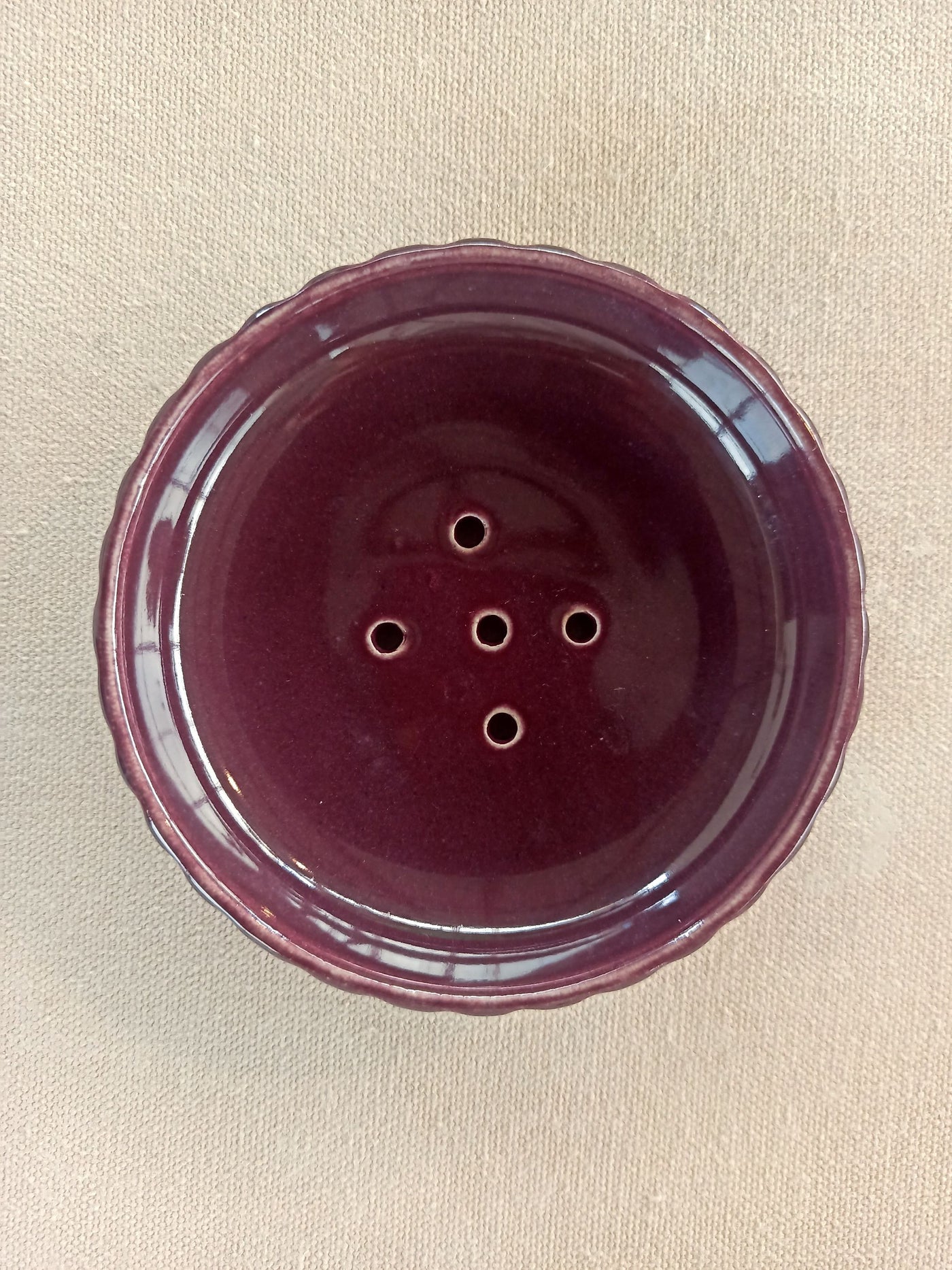 Button soap dish