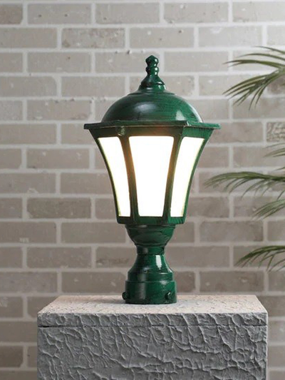 Classic Antique Green Outdoor Gate Light