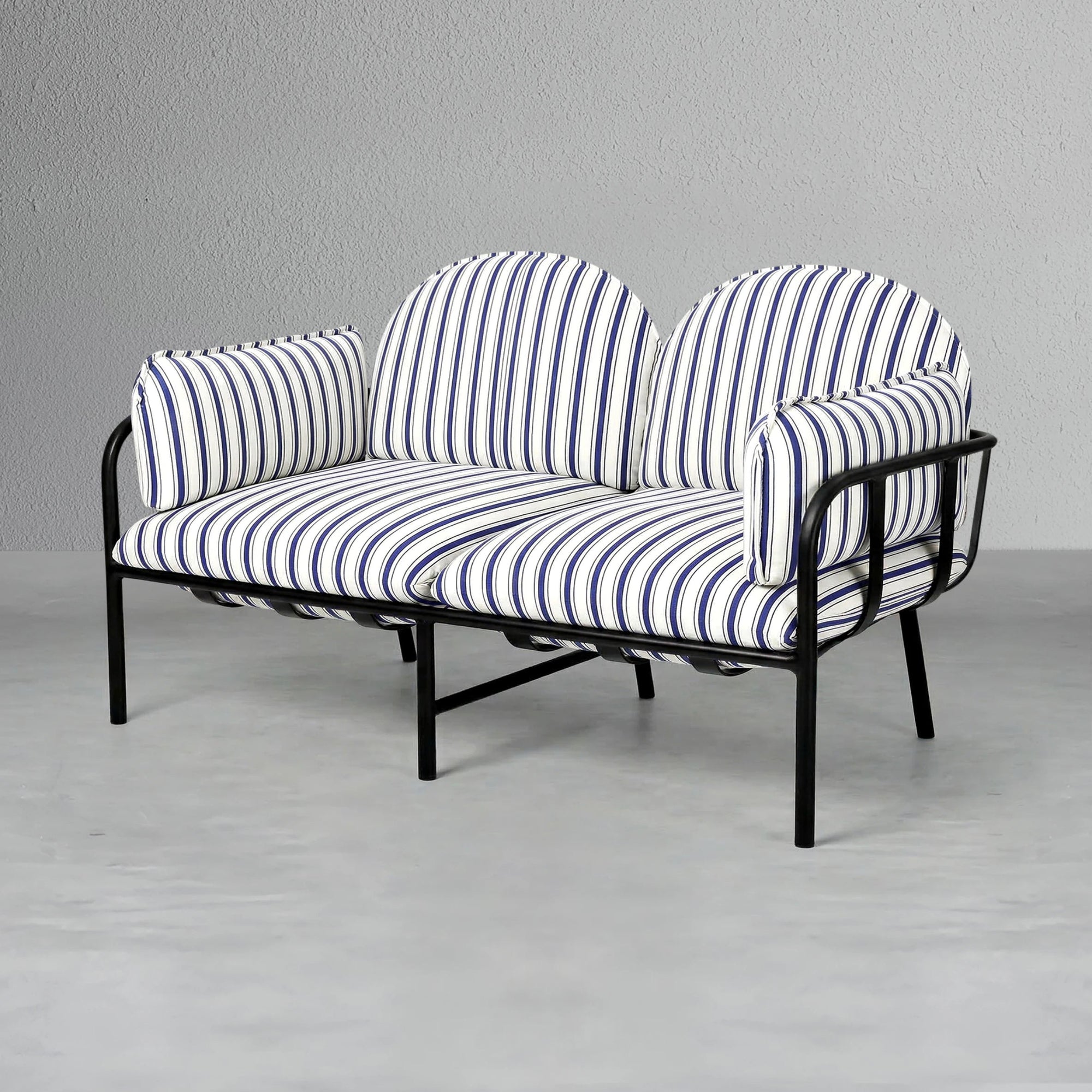 como-outdoor-2-seater-sofa_4_dw.jpg