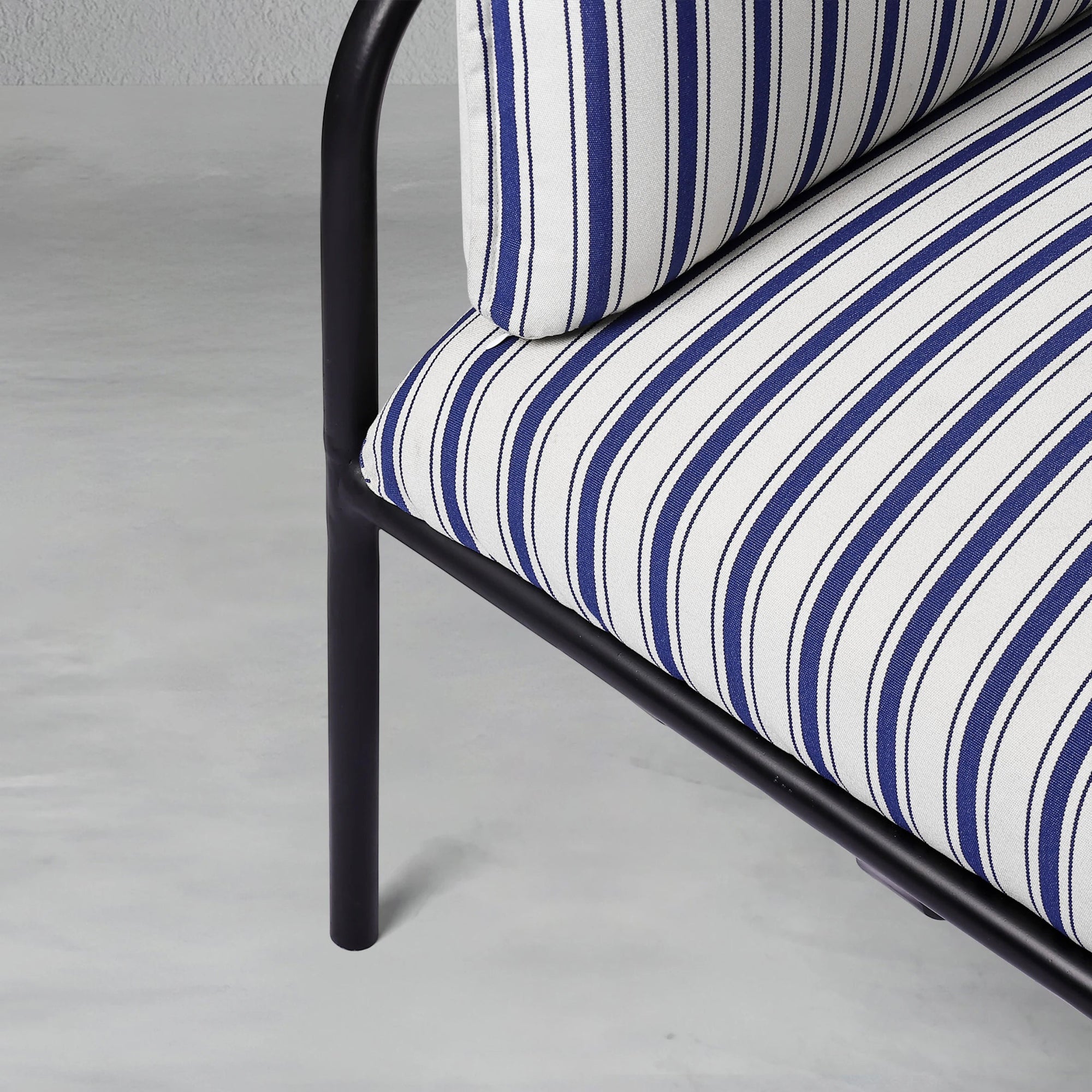 como-outdoor-2-seater-sofa_6_dw.jpg