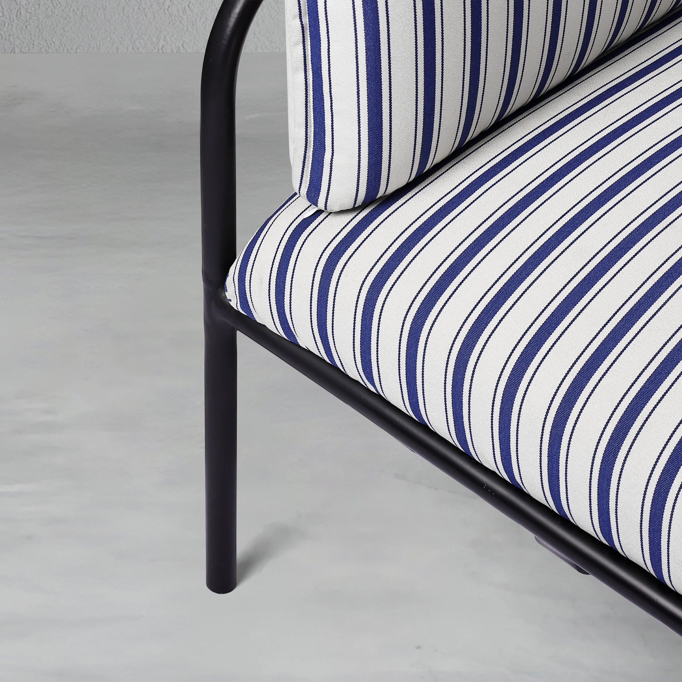 como-outdoor-2-seater-sofa_6_dw.jpg