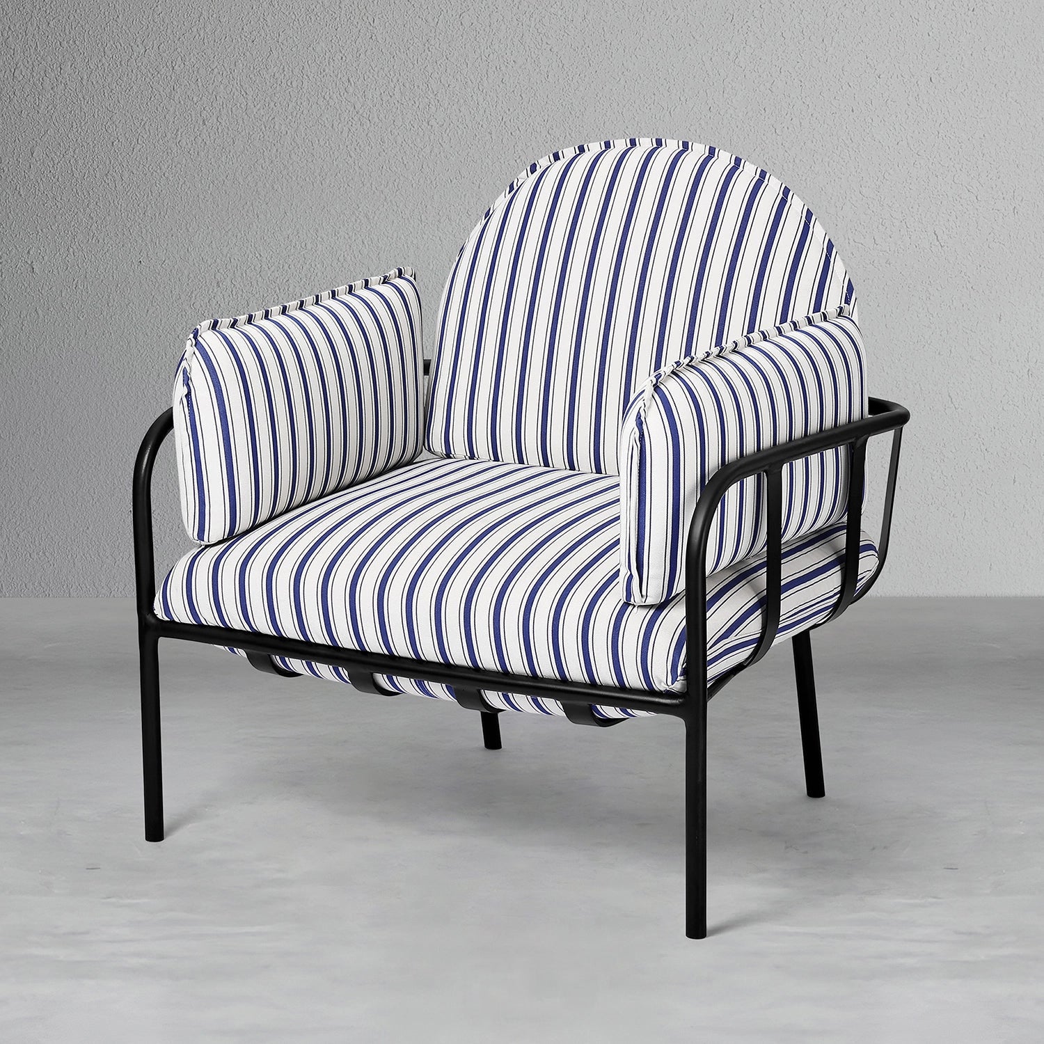 como-outdoor-lounge-chair_4_dw.jpg