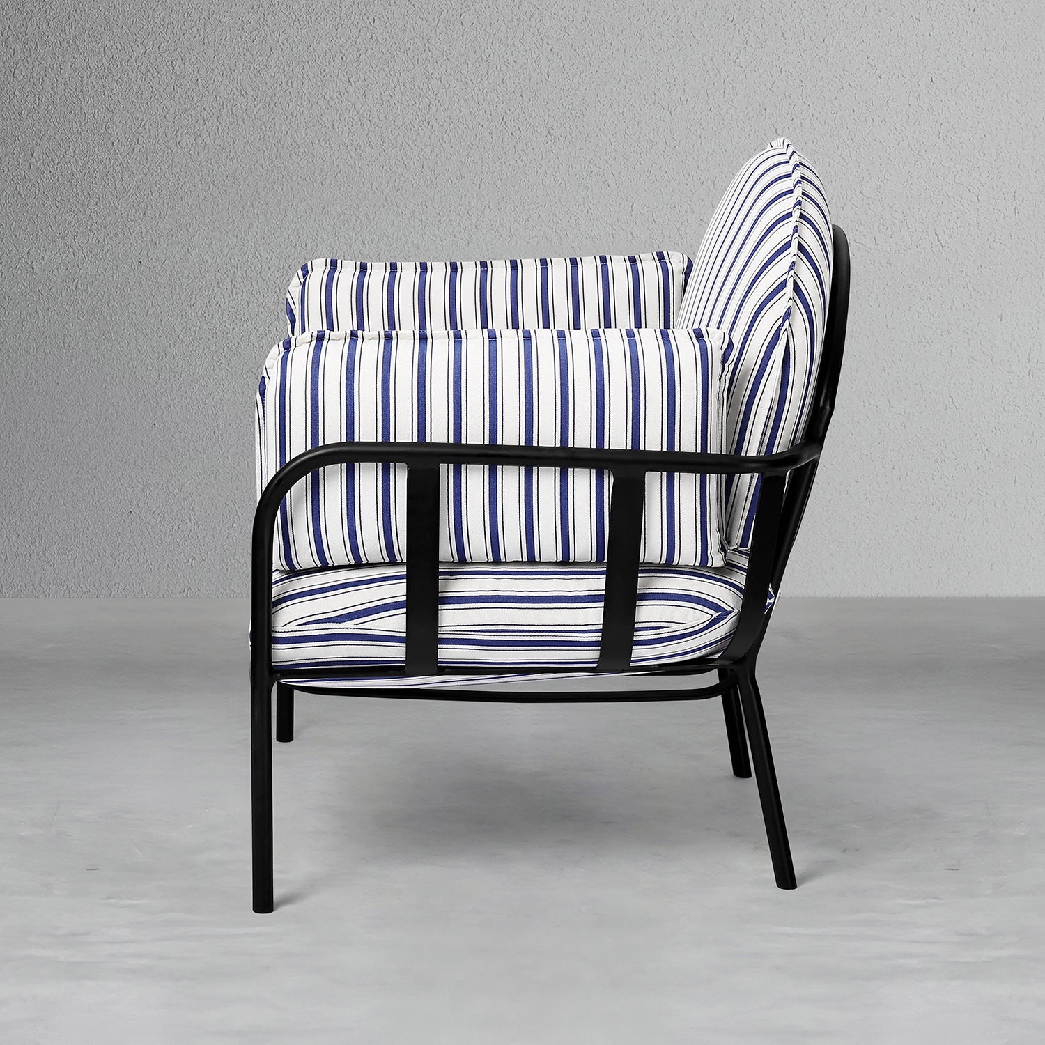 como-outdoor-lounge-chair_5_dw.jpg