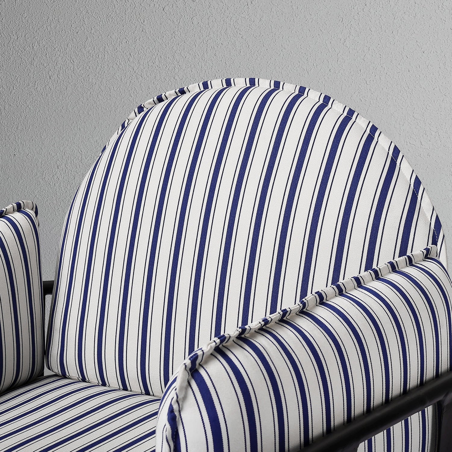 como-outdoor-lounge-chair_6_dw.jpg