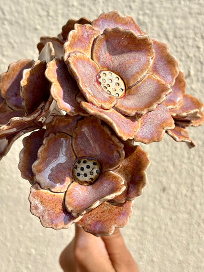 Crinkled single flower stem