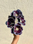Crinkled single flower stem