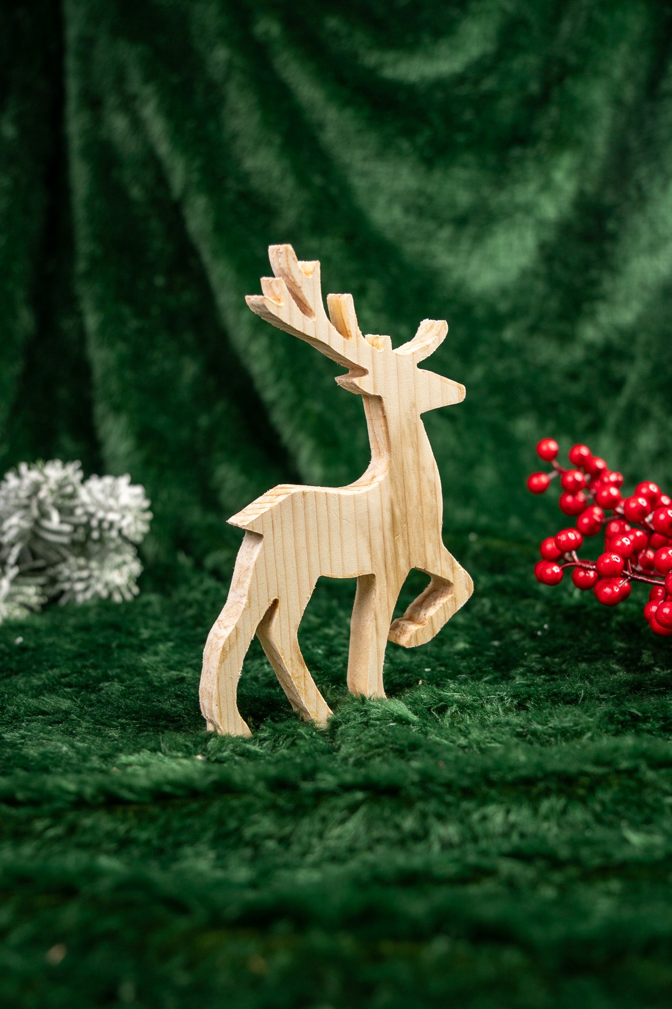 Standing Wooden Reindeer Decor (Pine Wood)