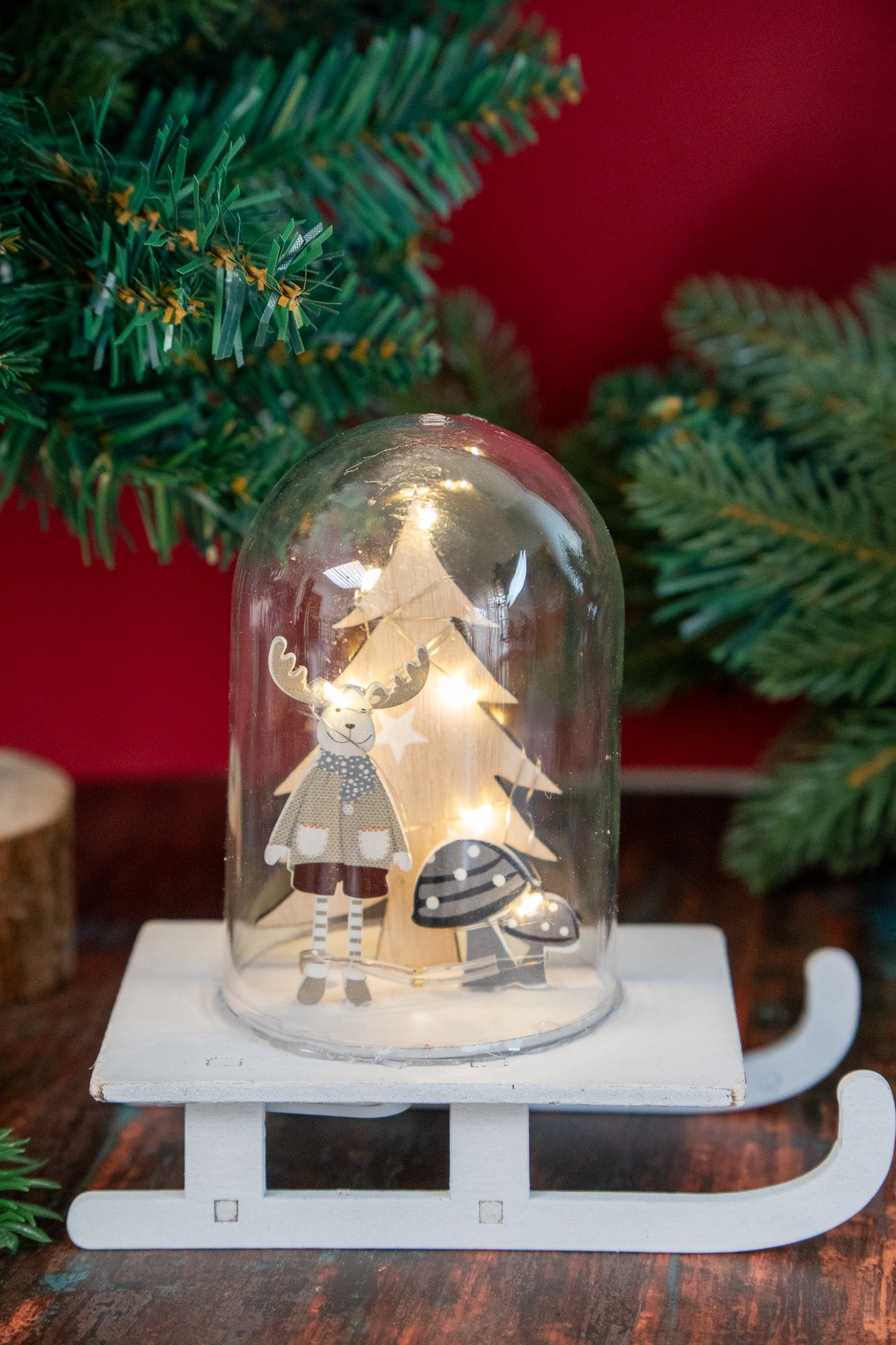 LED Glass Dome Sleigh Decor with Reindeer
