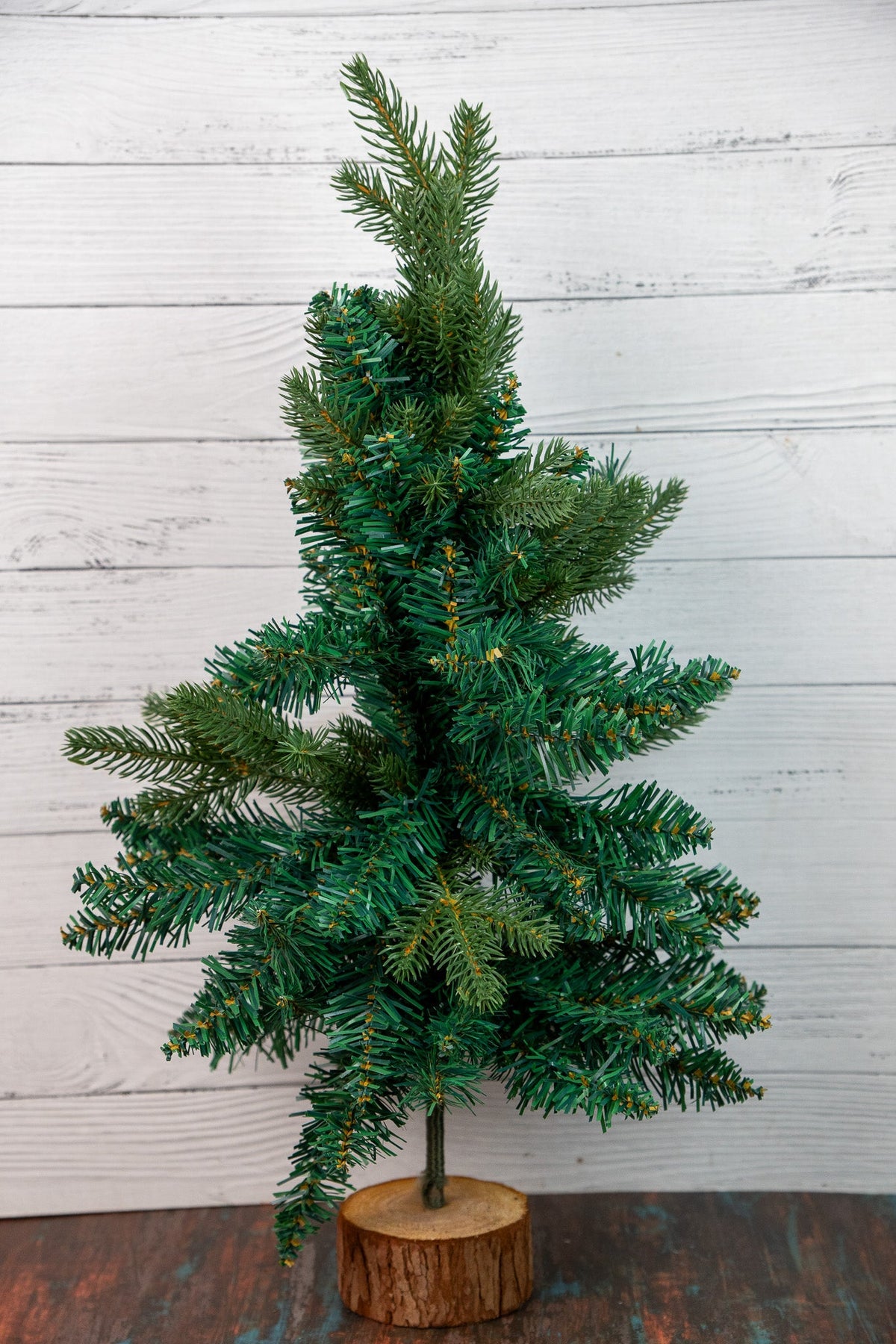 Mini Pine Christmas Tree – Classic Green (Wood Base)