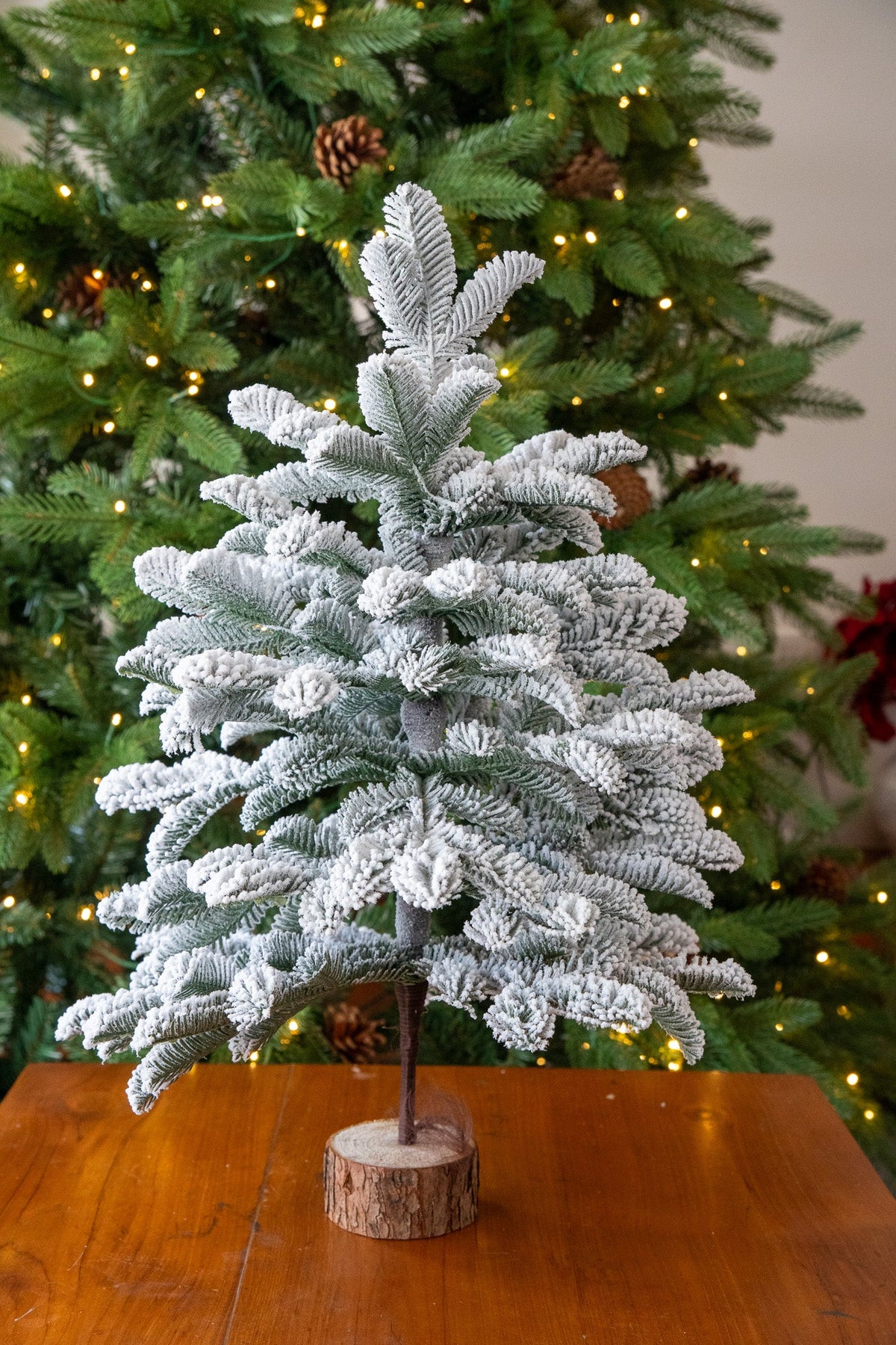 Frosted Mini Christmas Tree with Wooden Base (Variant 2)