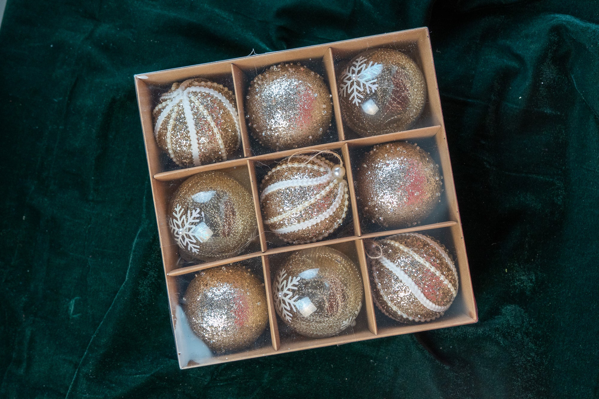 Transparent & Gold Glitter Bauble Set (V1) – 9 Pieces
