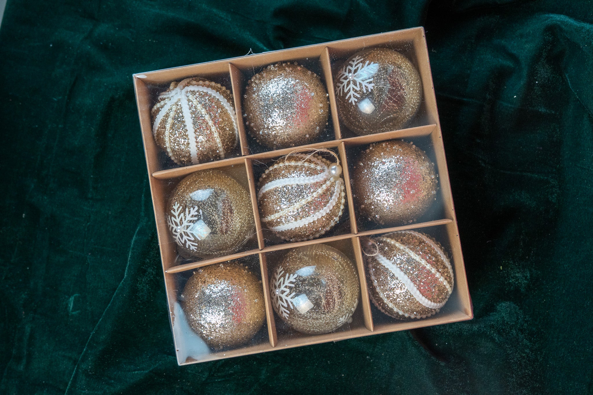 Transparent & Gold Glitter Bauble Set (V1) – 9 Pieces