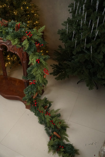 PE Berry & Pinecone Christmas Garland
