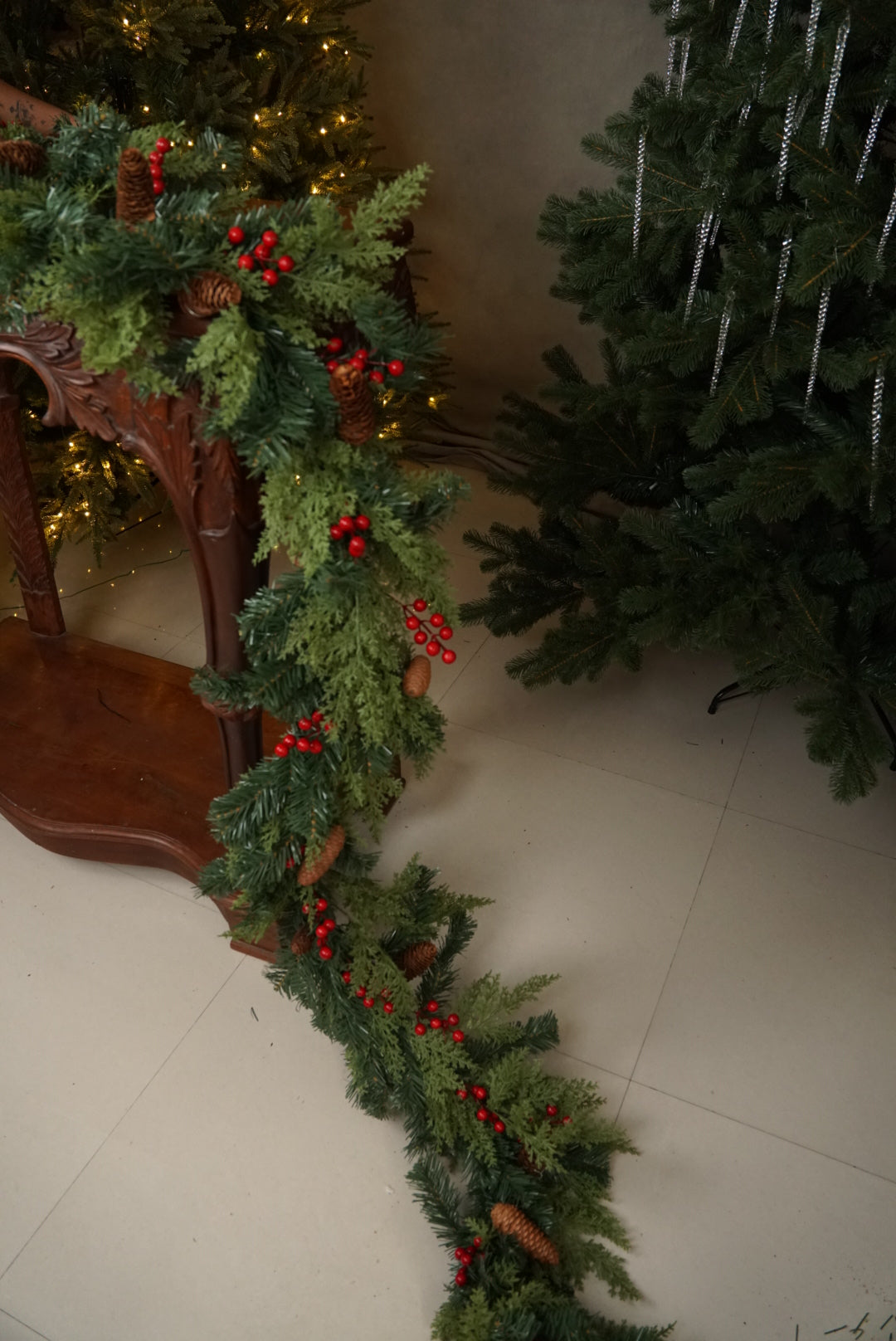 PE Berry & Pinecone Christmas Garland
