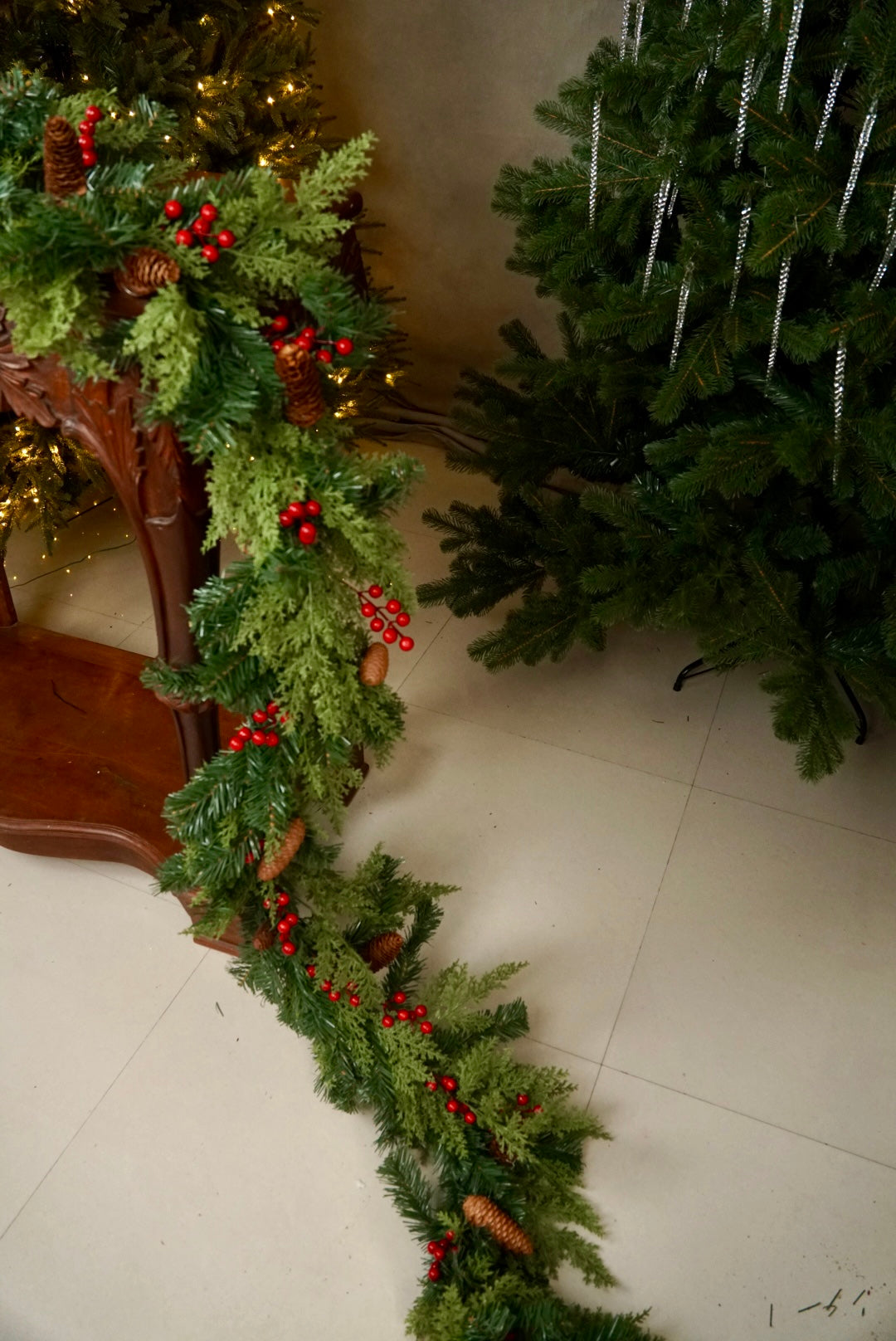 PE Berry & Pinecone Christmas Garland