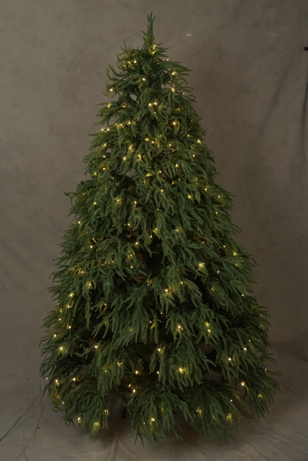 Ultra-Realistic PE Christmas Tree with Warm Lights- 4