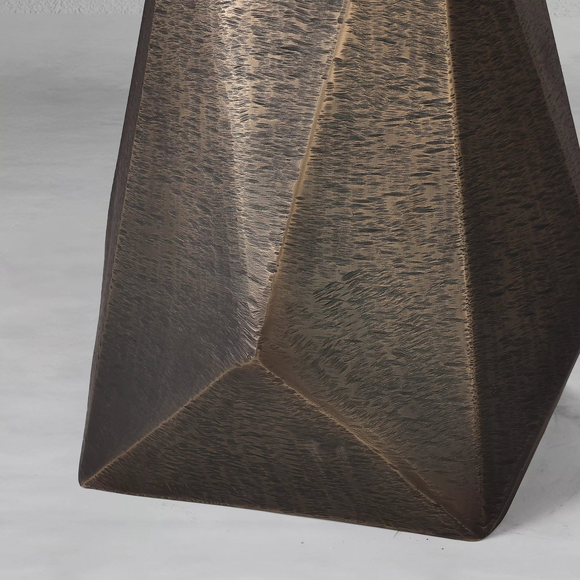 facet-side-table_4_dw.webp