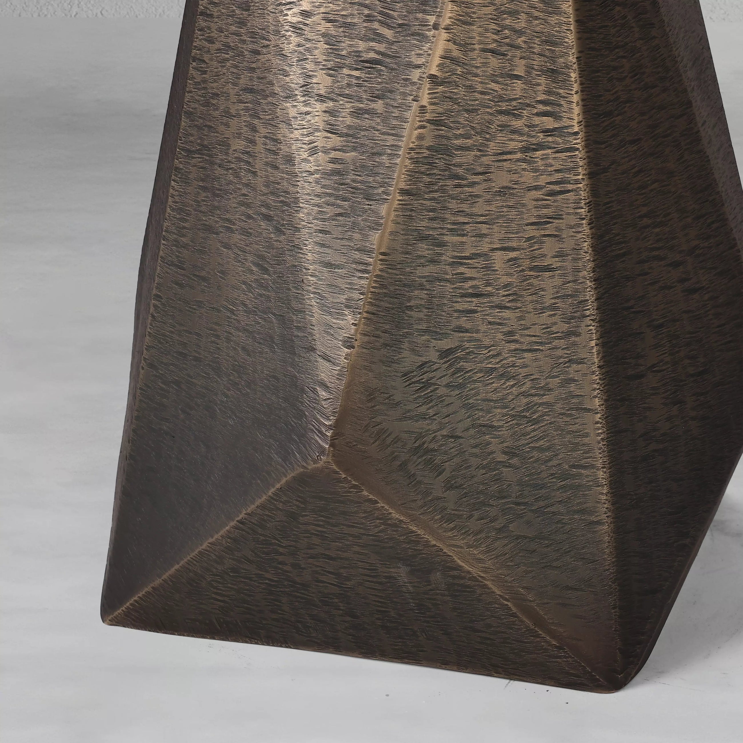 facet-side-table_4_dw.webp