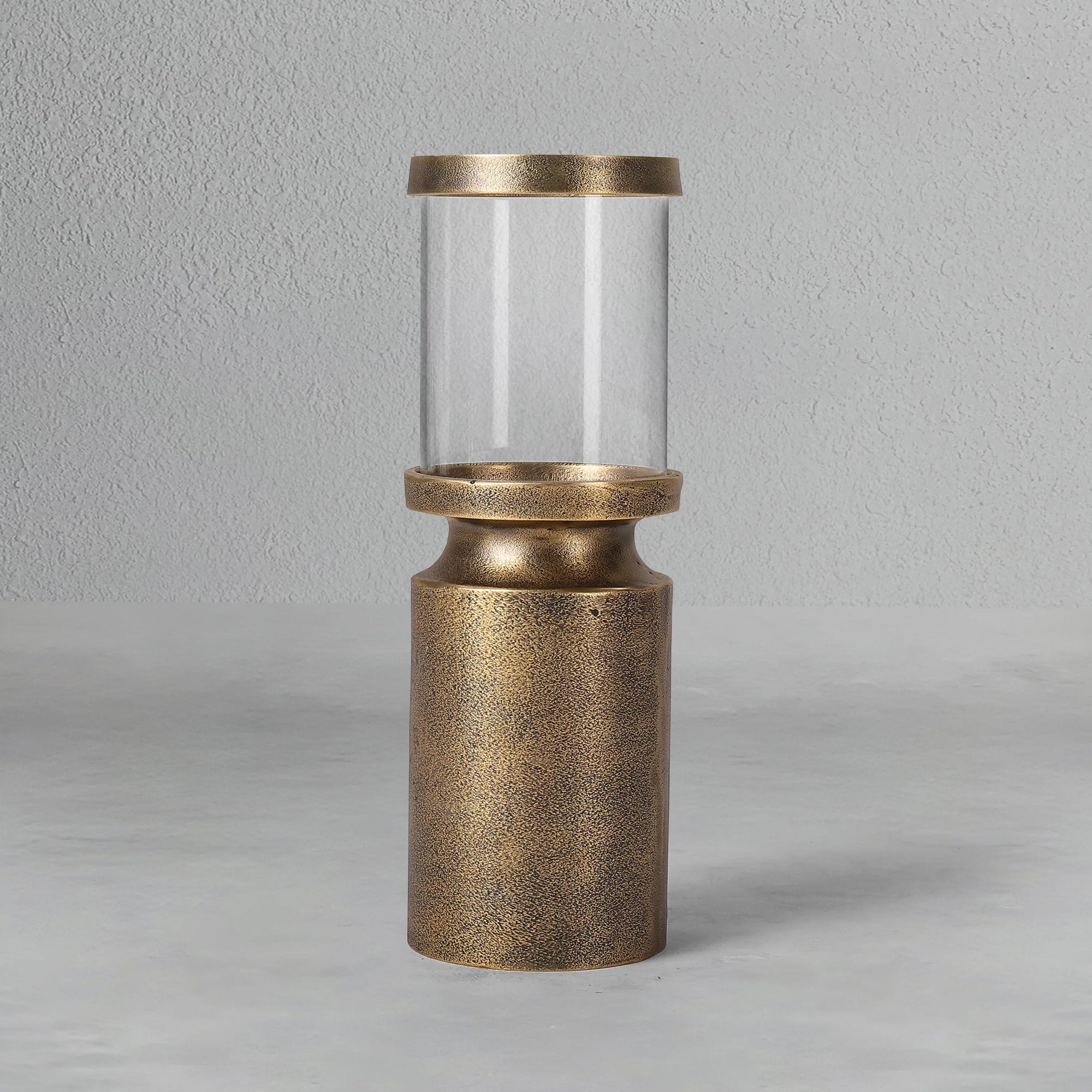 flicker-hurricane-lantern-medium_2_dw.webp