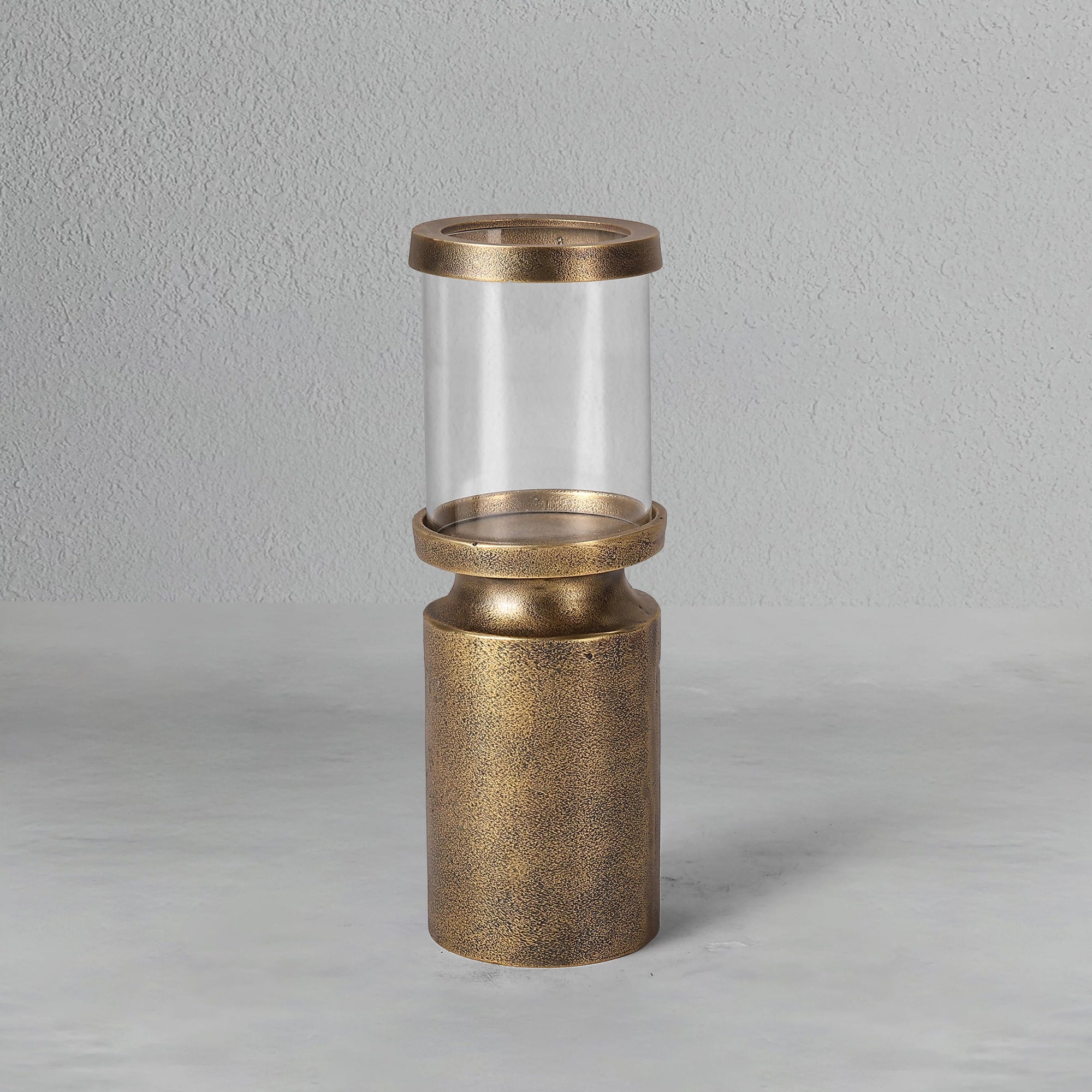 flicker-hurricane-lantern-medium_3_dw.webp