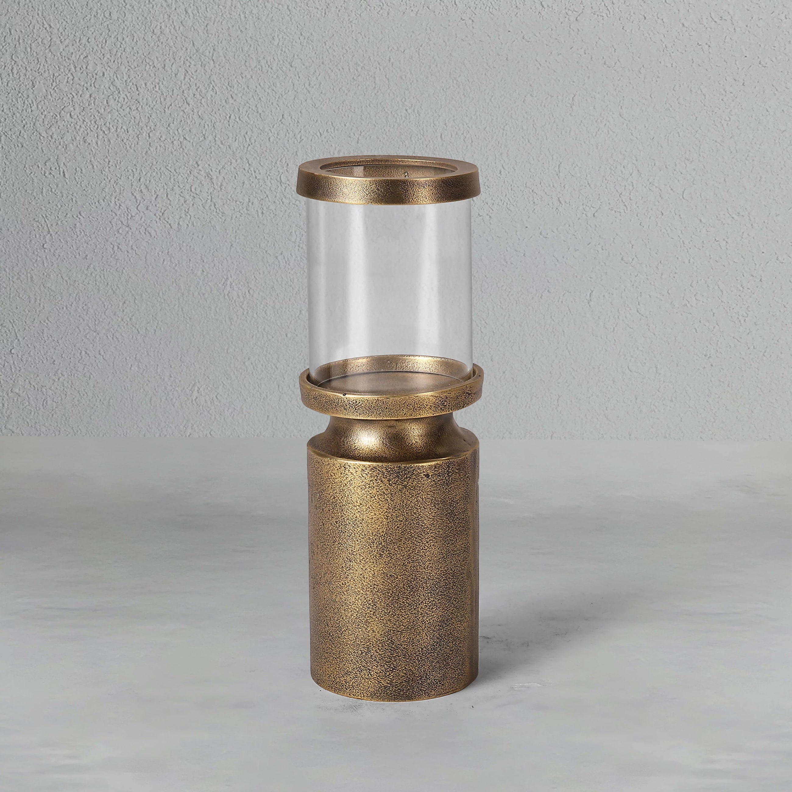 flicker-hurricane-lantern-medium_3_dw.webp