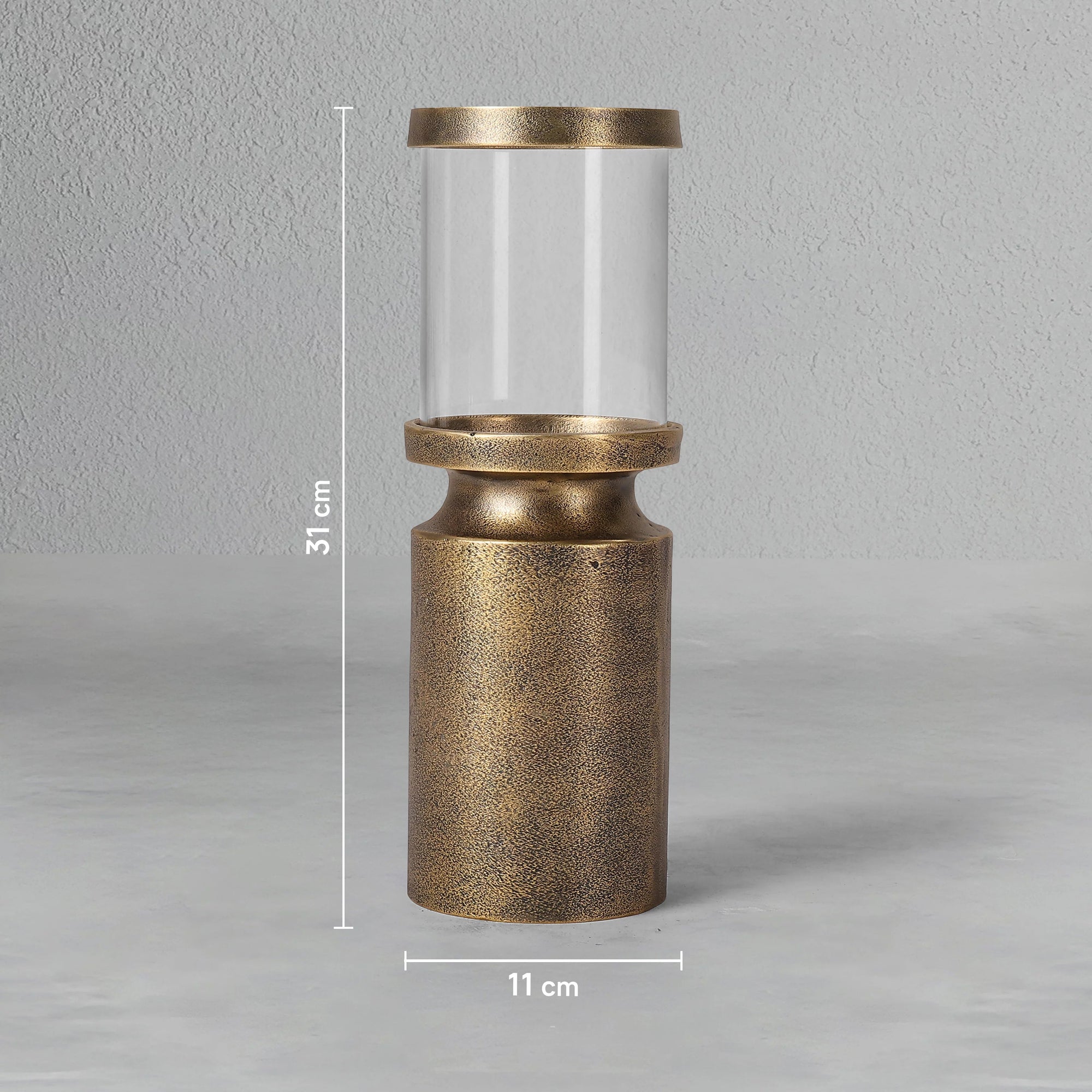 flicker-hurricane-lantern-medium_6_dw.webp