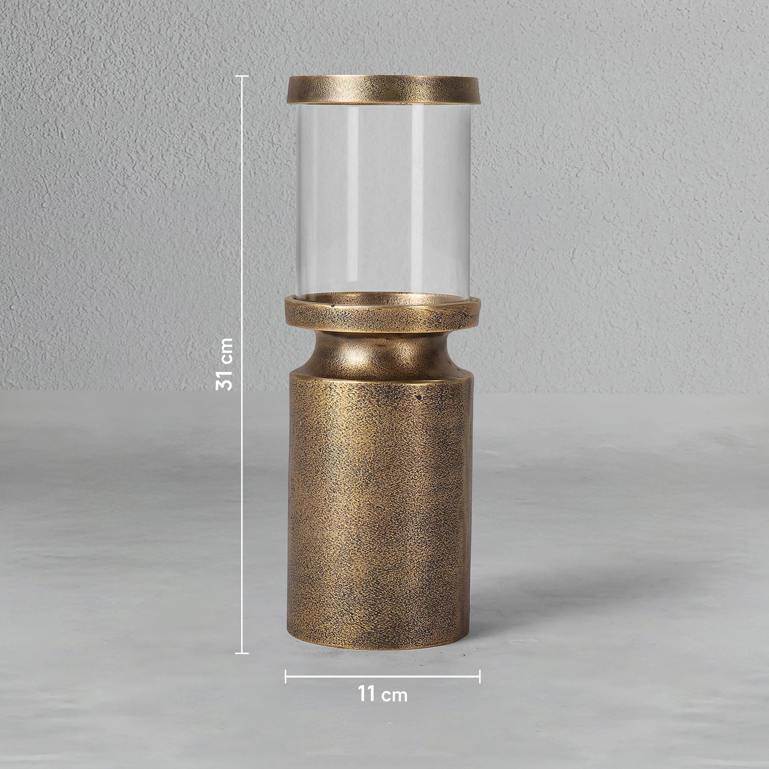 flicker-hurricane-lantern-medium_6_dw.webp