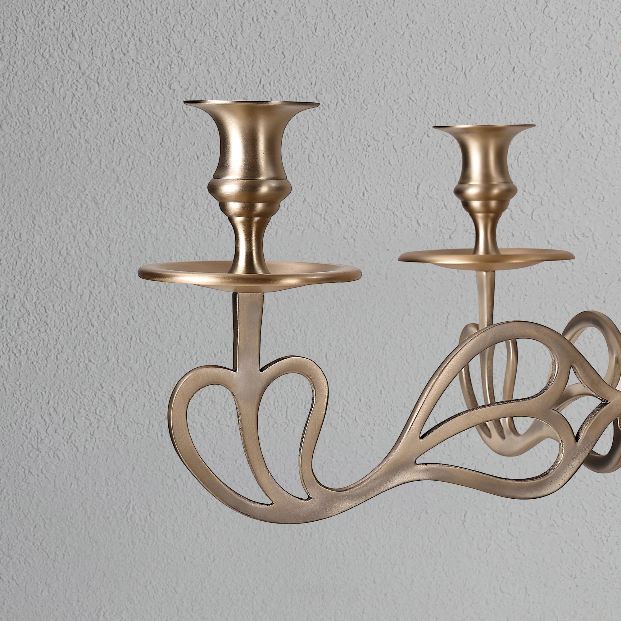 florentine-pure-brass-candle-abra_4_dw.webp