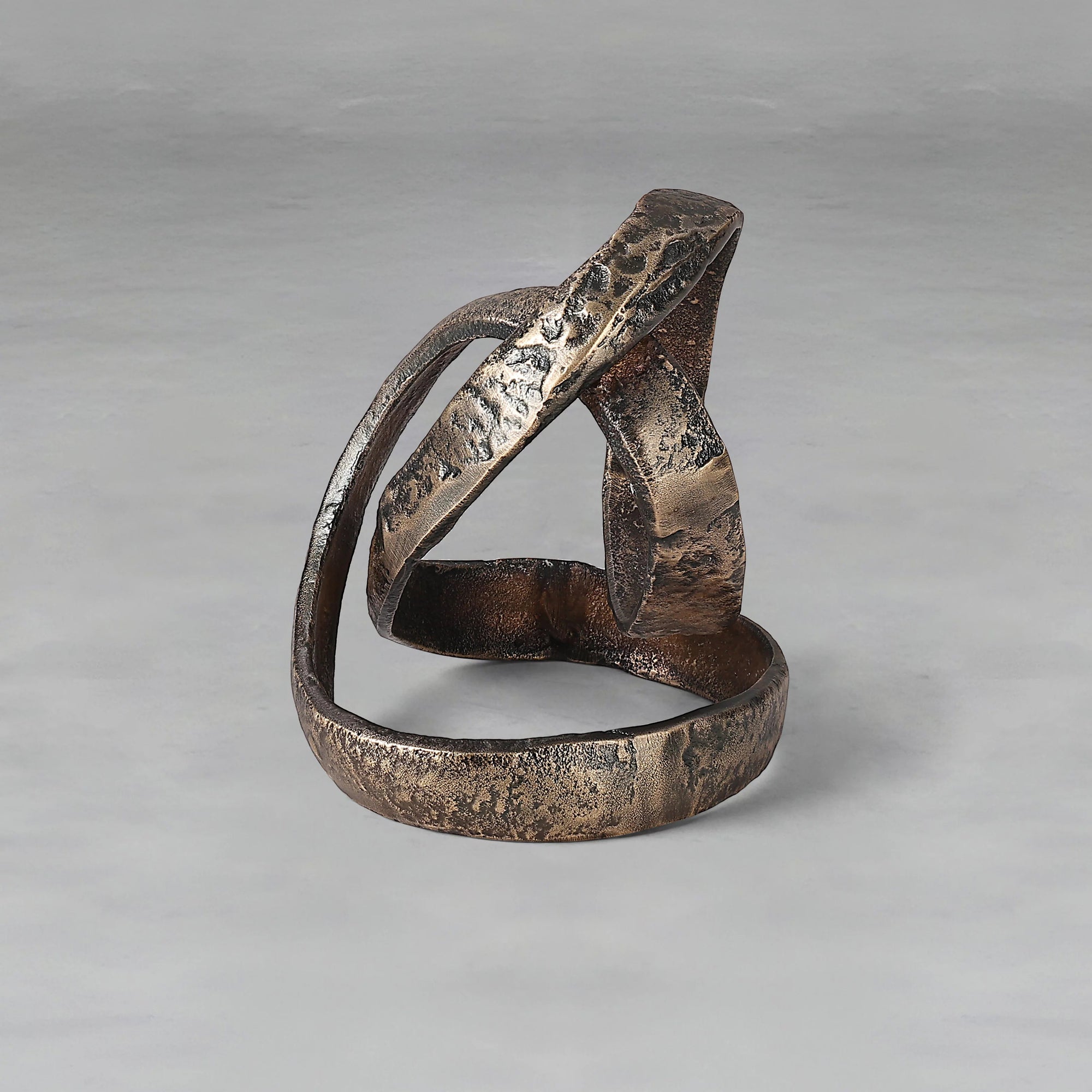 glimmer-knot-sculpture_2_dw.webp