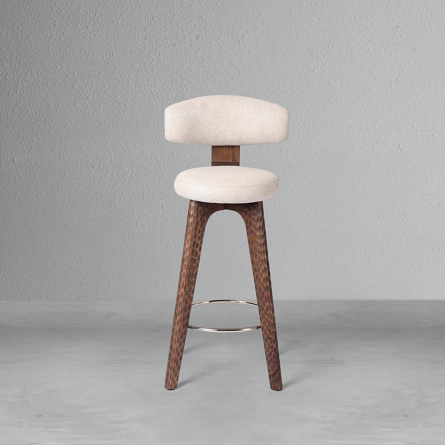 halo-chiseled-high-chair_2_dw.webp