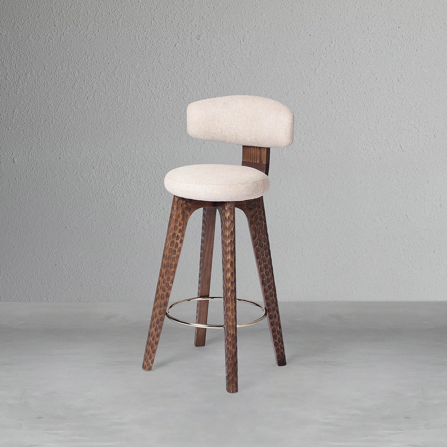 halo-chiseled-high-chair_4_dw.webp