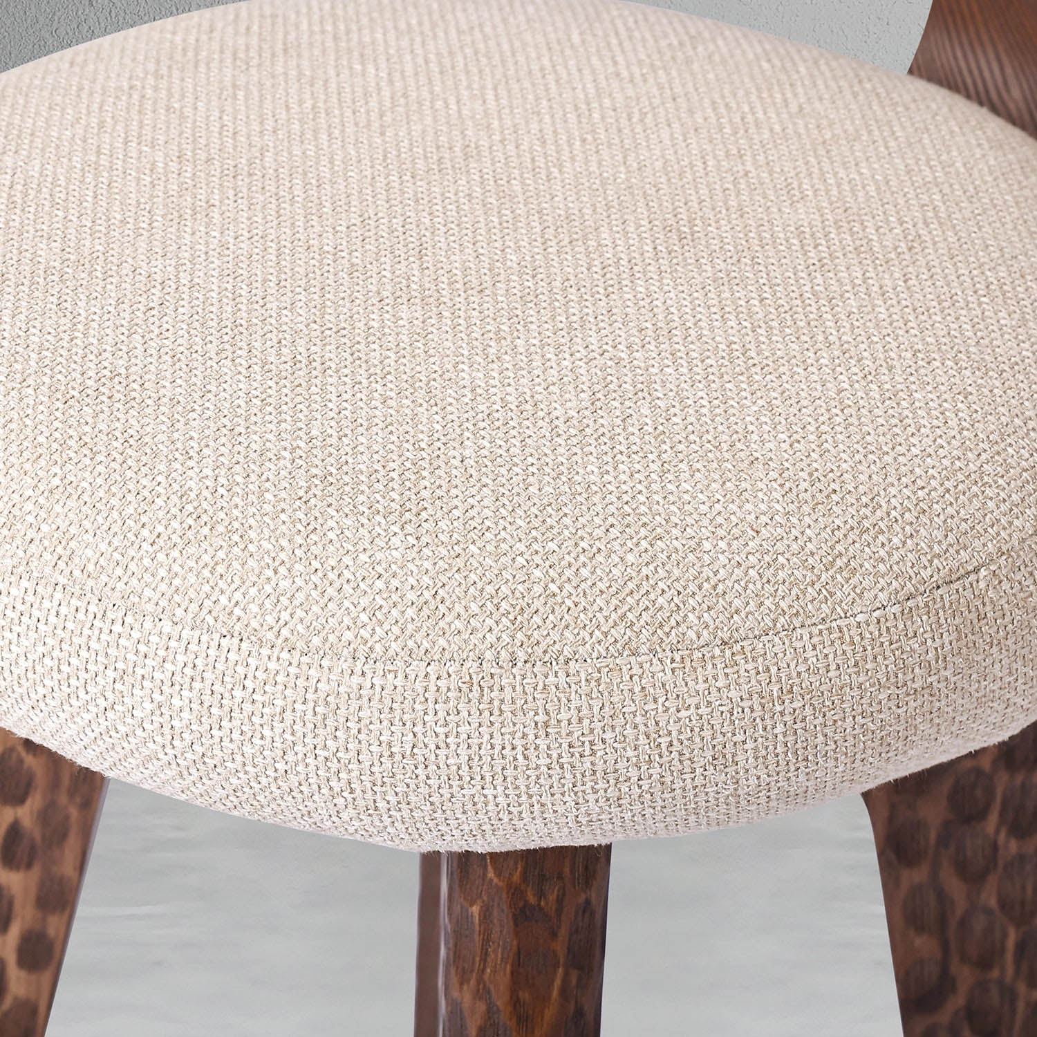 halo-chiseled-high-chair_6_dw.webp