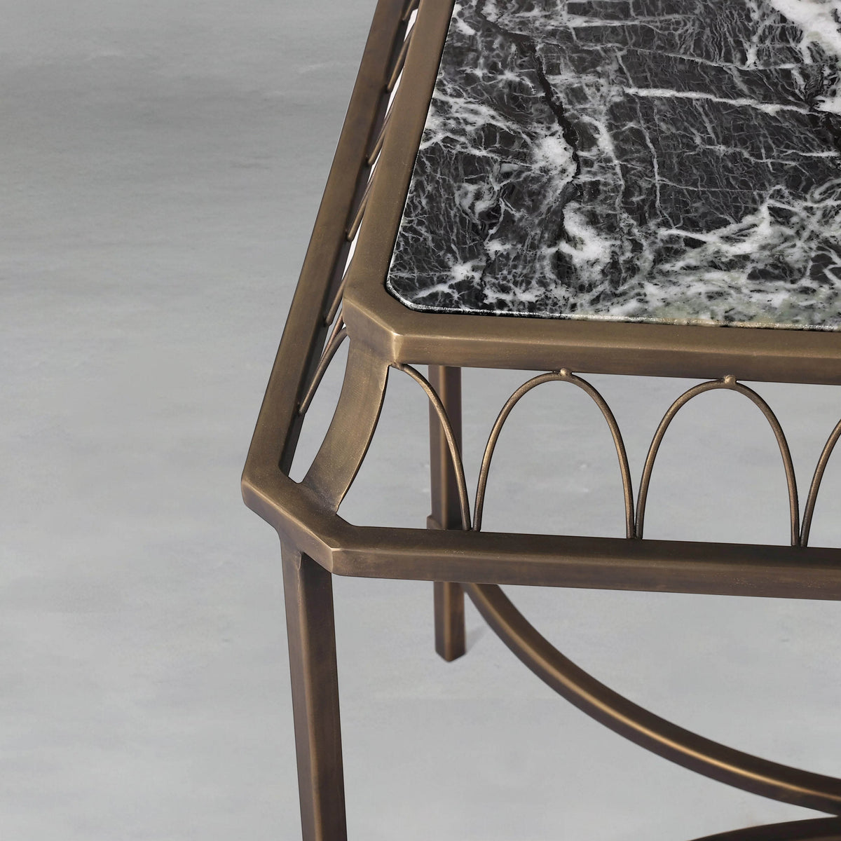 helios-side-table_5_dw.webp
