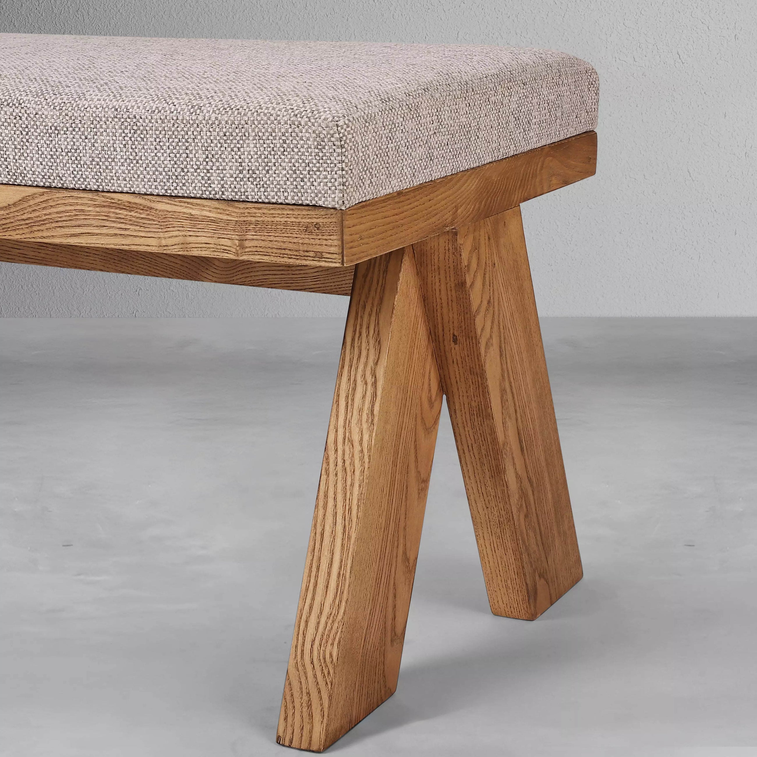 homage-pierre-jeanneret-bench_5_dw.webp