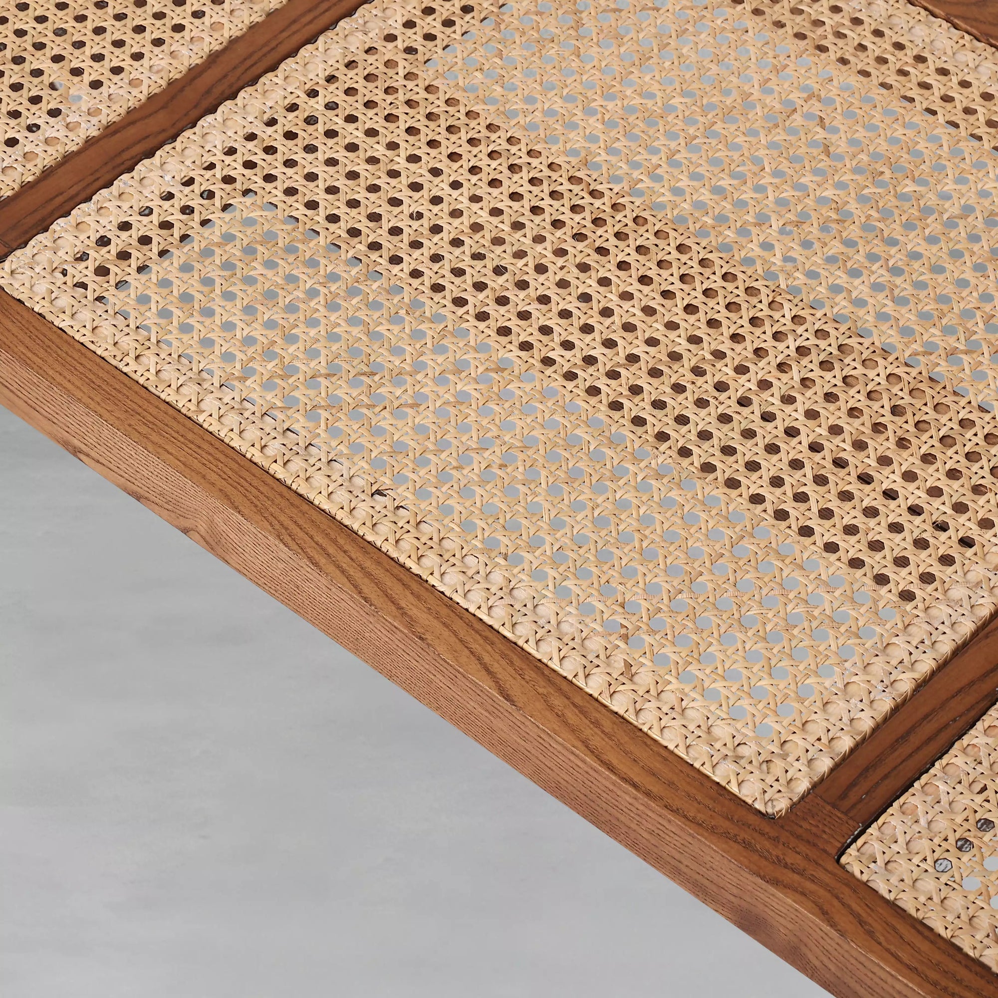 homage-pierre-jeanneret-kyoto-bench_5_dw.webp