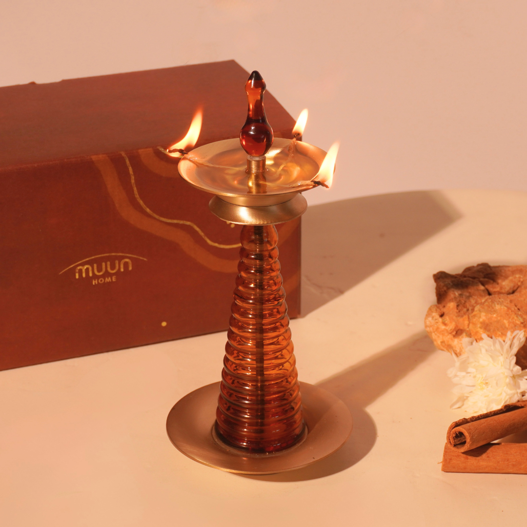 Muun Nilavilakku Oil Lamp