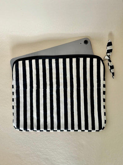 iPad/Tablet Sleeve – Quilted Cotton Padded Tablet Case / Large Zip Pouch (Black & White Stripe)