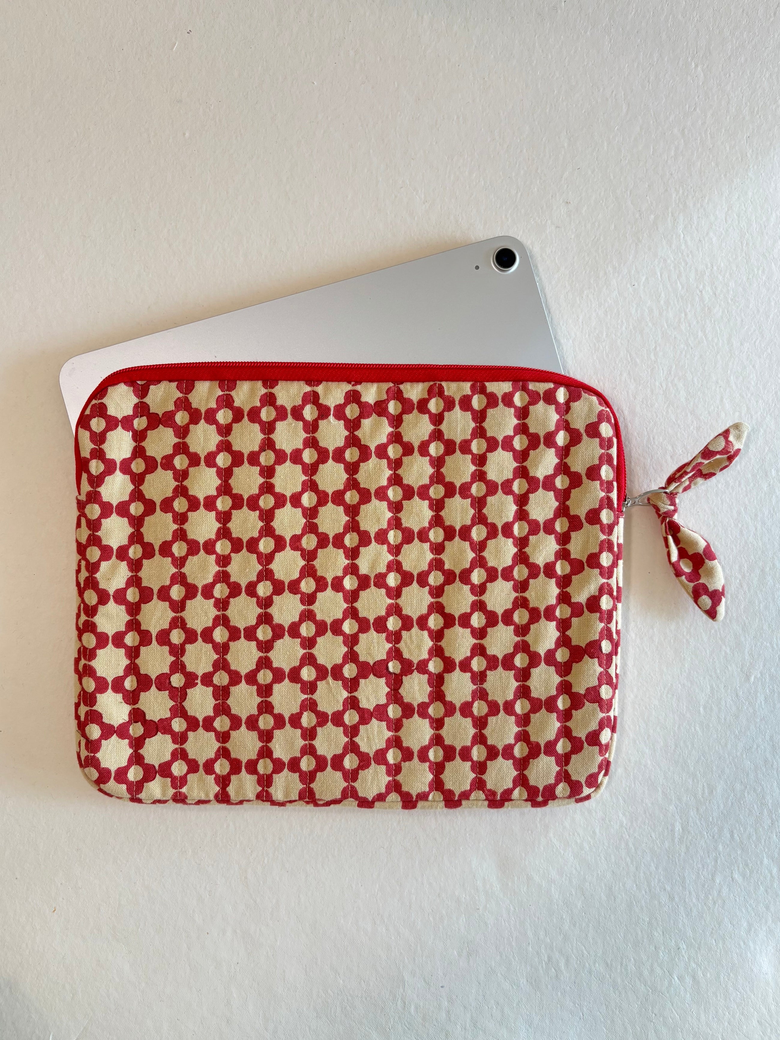 iPad/Tablet Sleeve – Quilted Cotton Padded Tablet Case / Large Zip Pouch (Red Retro Flower) - Product Image 