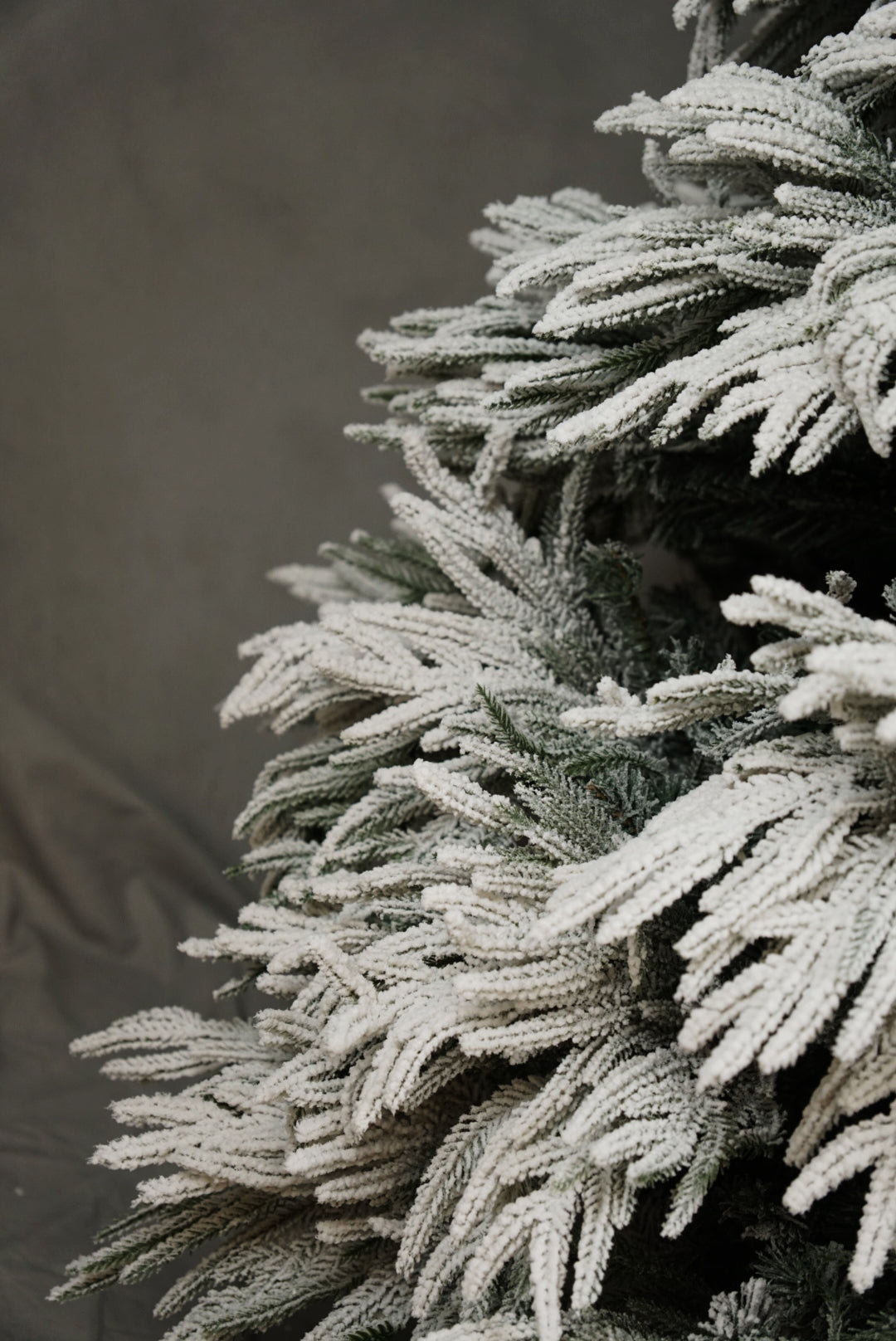 PE Christmas Tree with Snow Flocked Leaves- 3