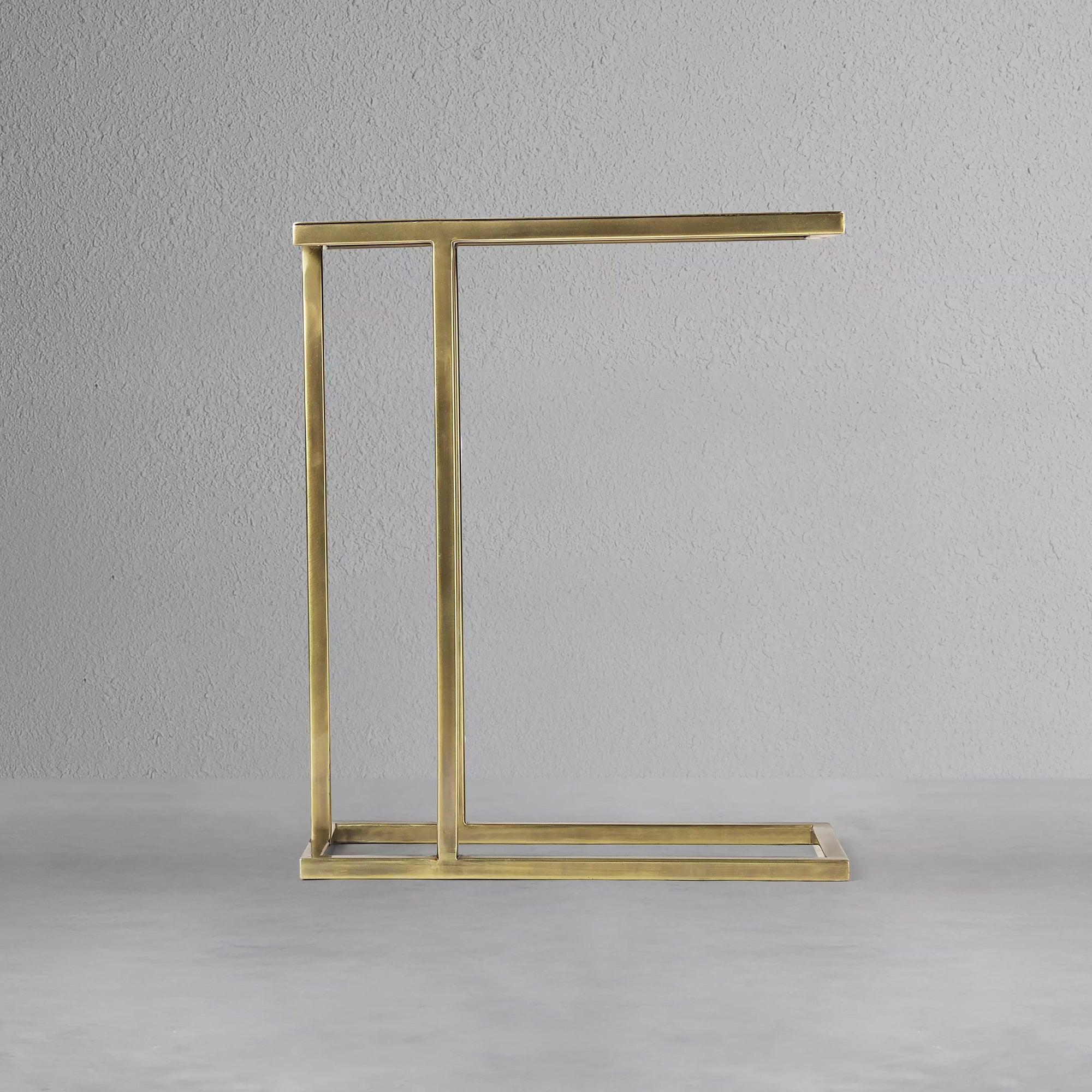 kaelan-c-metal-table_2_dw.webp