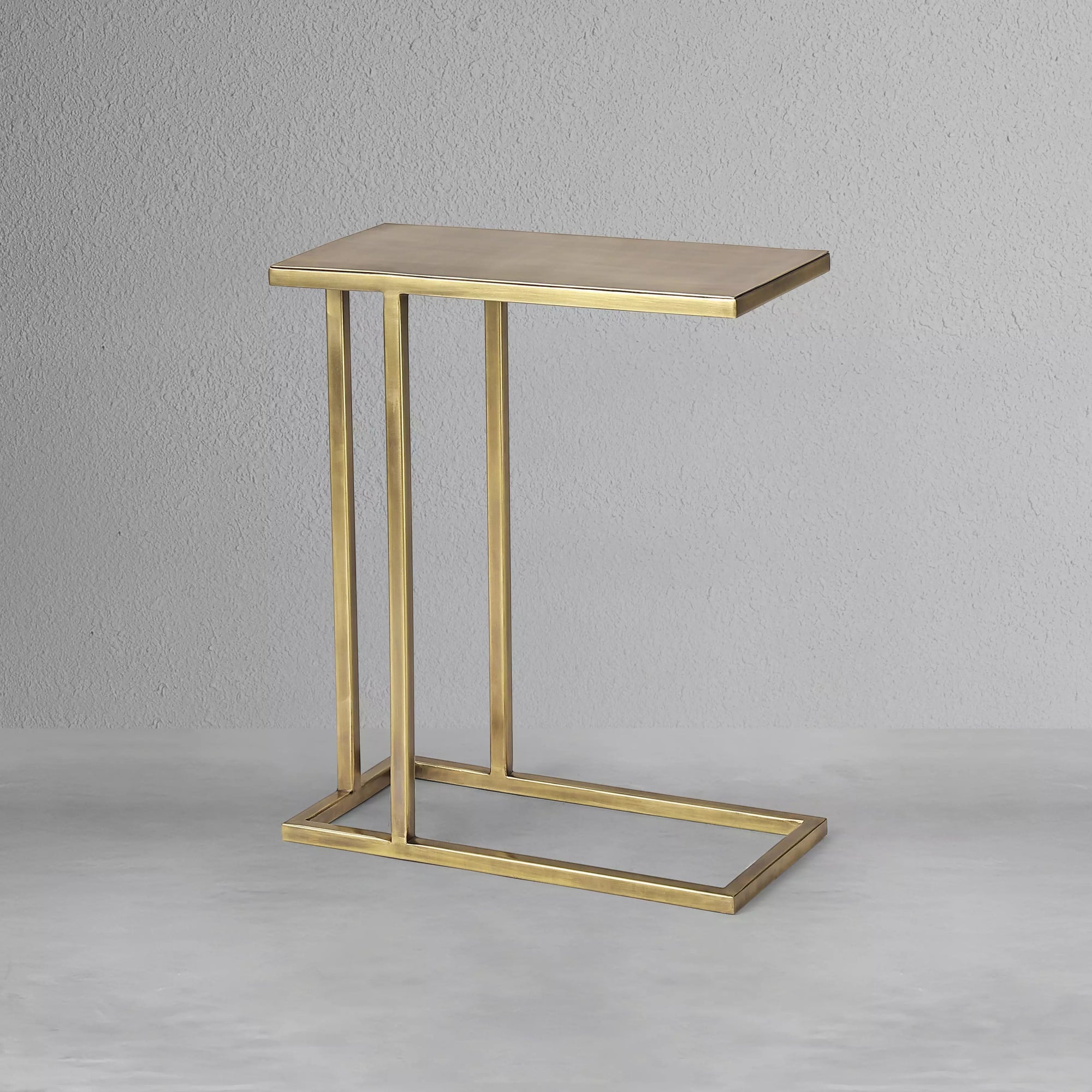 kaelan-c-metal-table_4_dw.webp