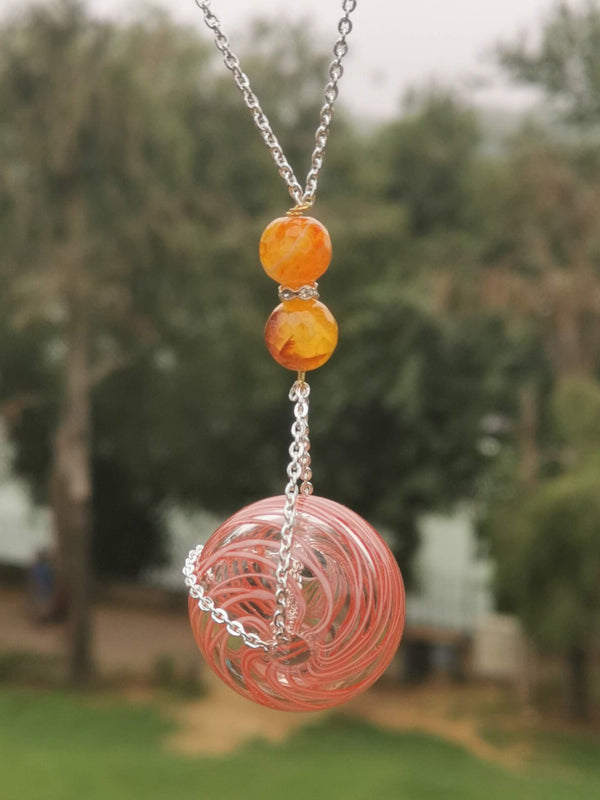 Lovers Embrace - Necklace Red