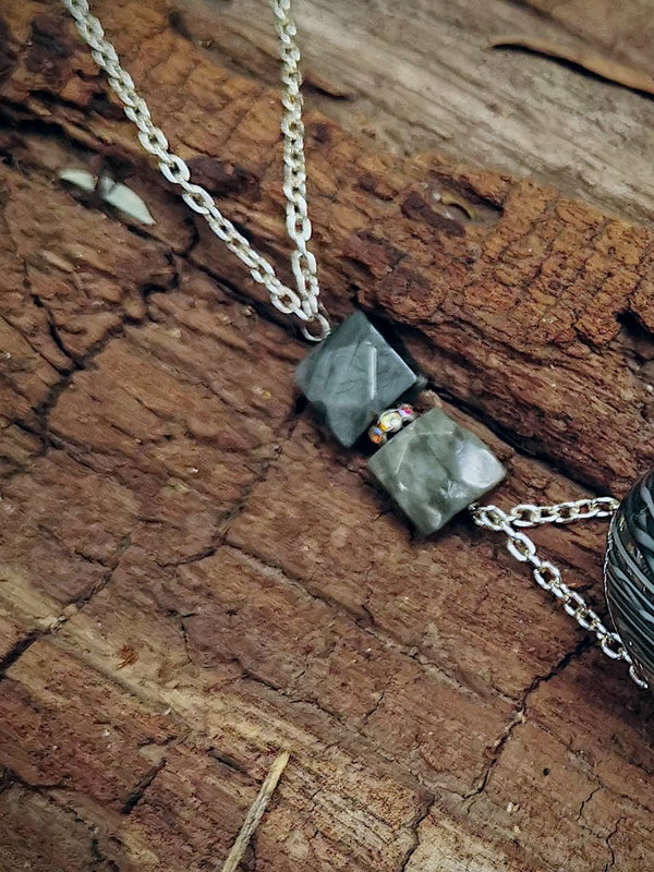 Lovers Embrace - Necklace with Cat Eye Crystal
