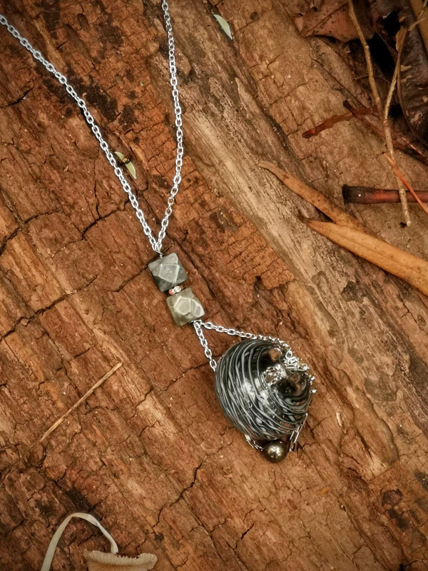 Lovers Embrace - Necklace with Cat Eye Crystal