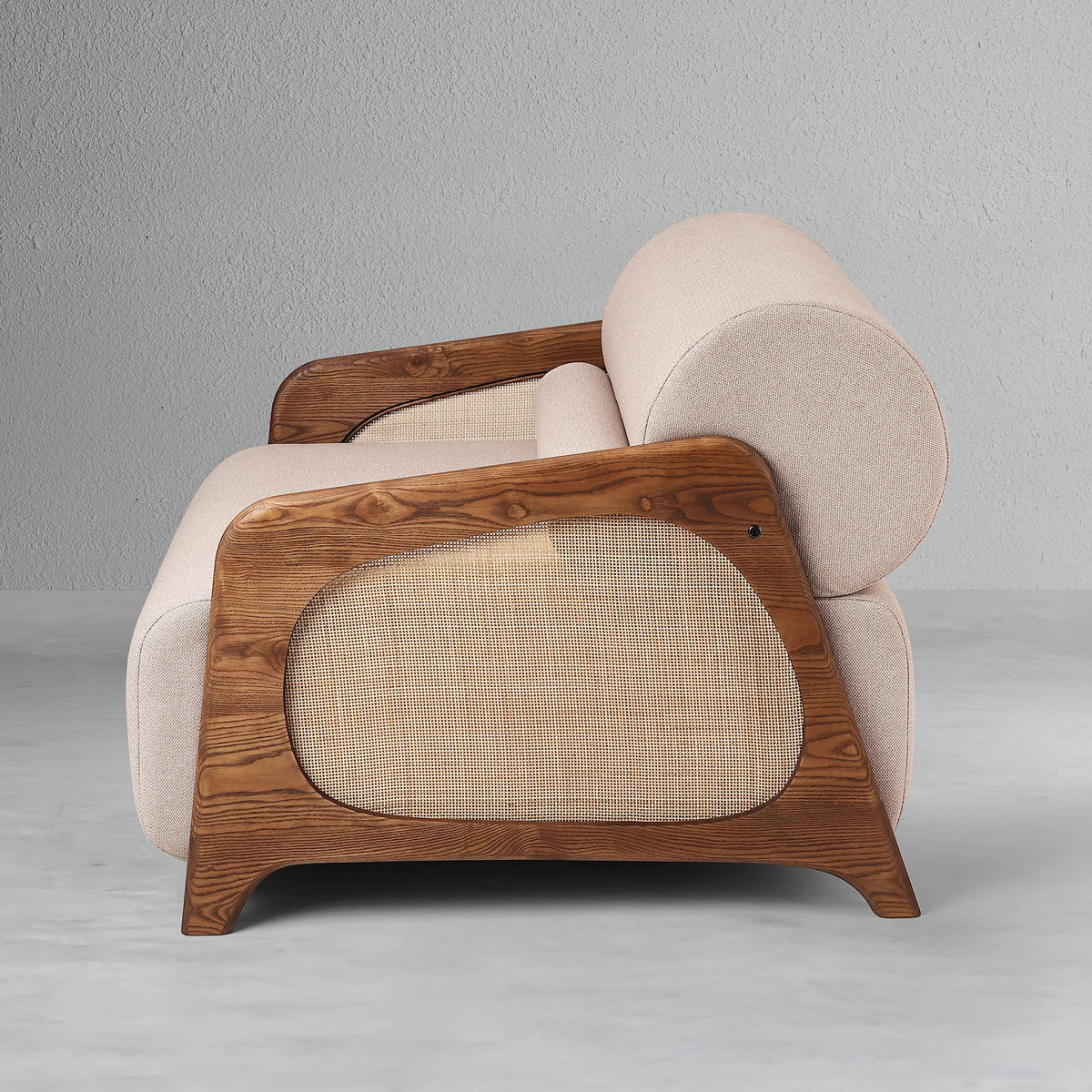 lumbar-single-seater-sofa_5_dw.webp