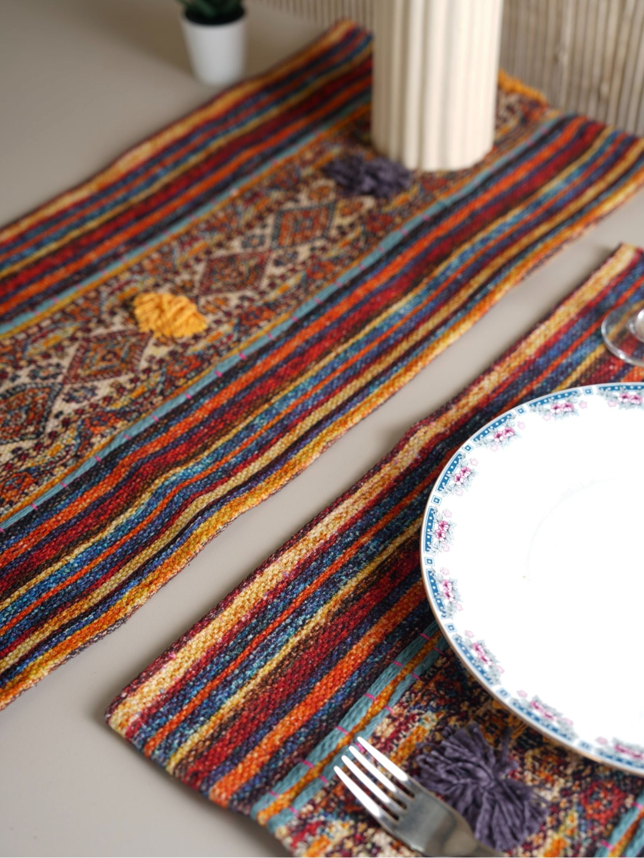 Handloom Table Runner - Luminious Lace