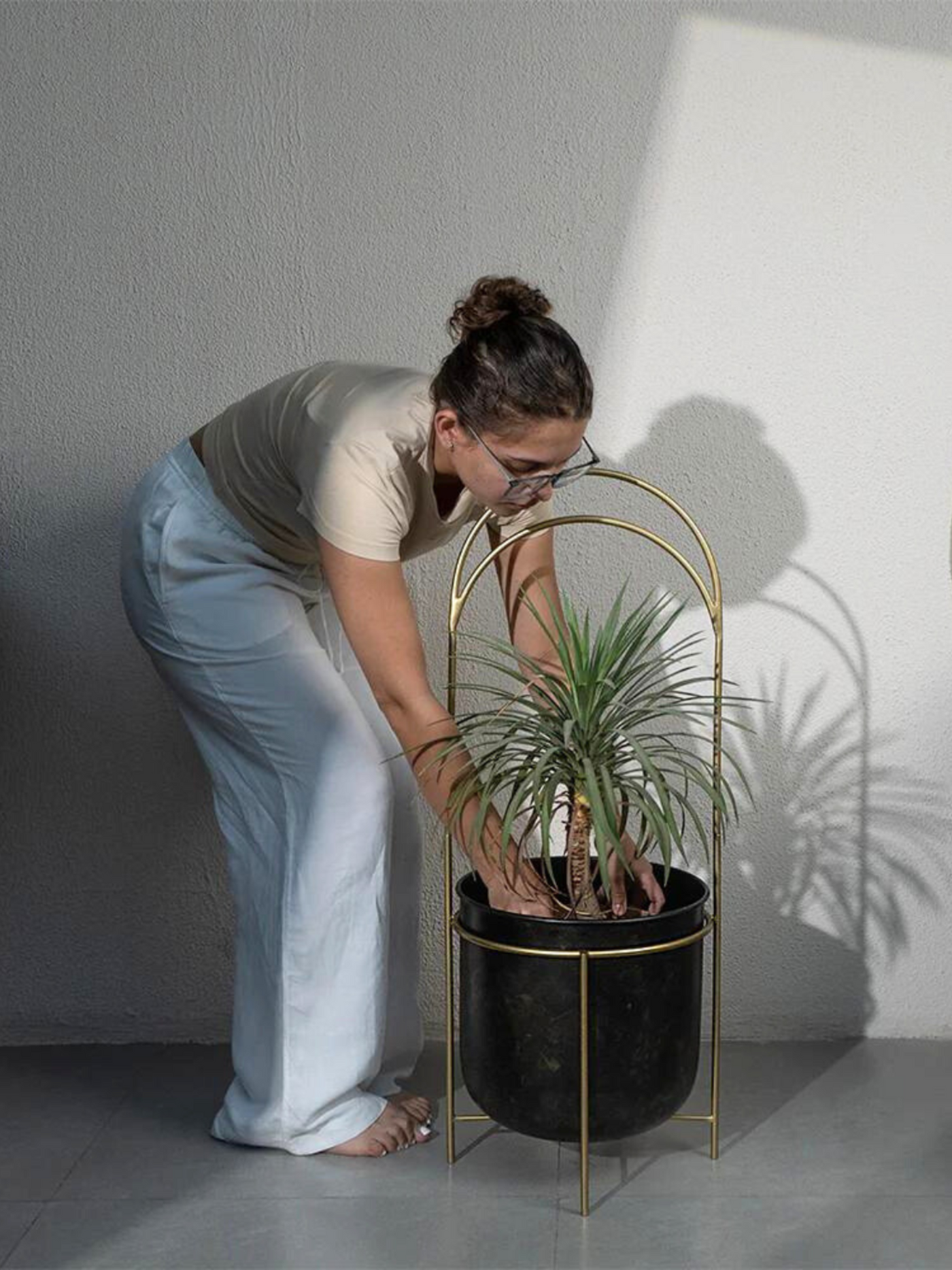 Luna Standing Planter