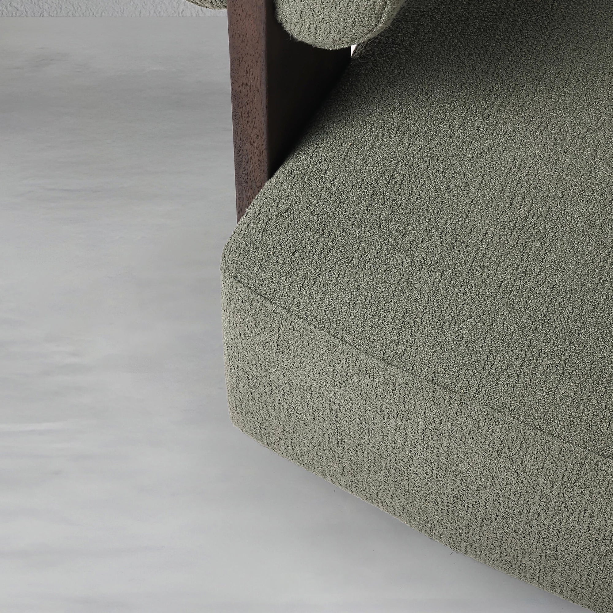 luxe-cocoon-chair_6_dw.webp
