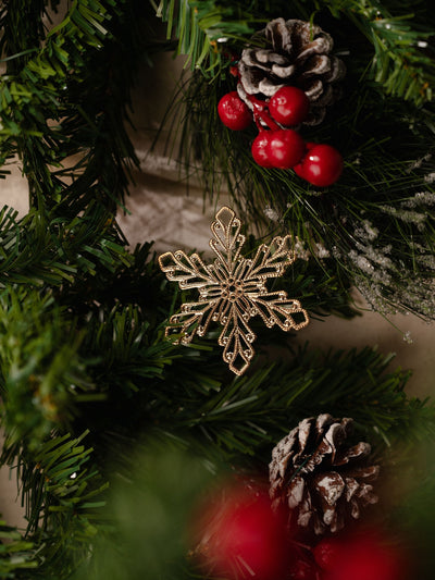 Metal Snow Flakes Golden Colour Pack Of 4