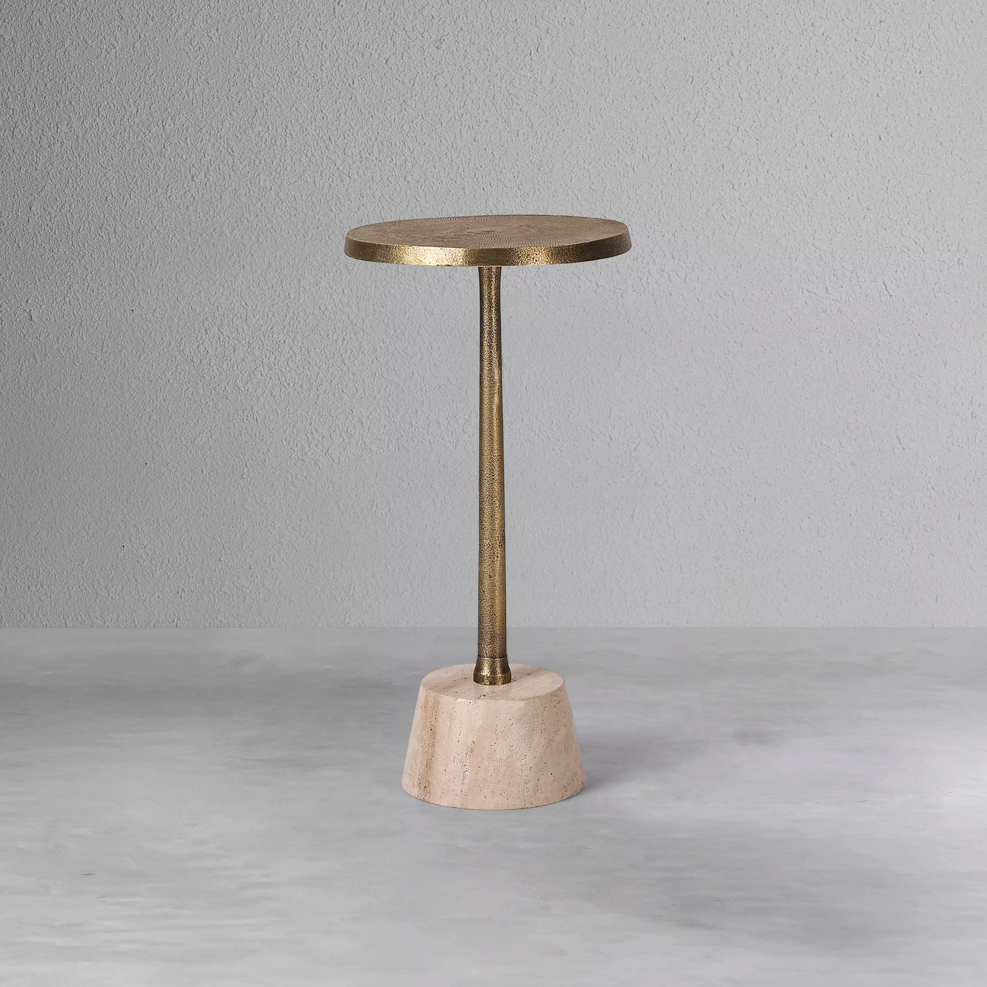 monumental-side-table_2_dw.webp